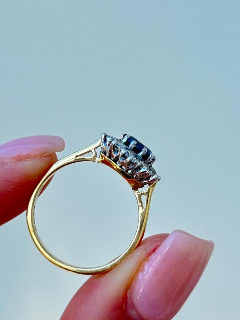 Art Deco Sapphire and Diamond 18 Carat and Platinum Cluster Ring - 10