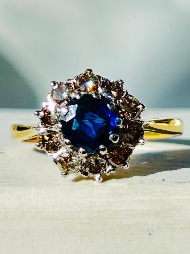 Art Deco Sapphire and Diamond 18 Carat and Platinum Cluster Ring - 2