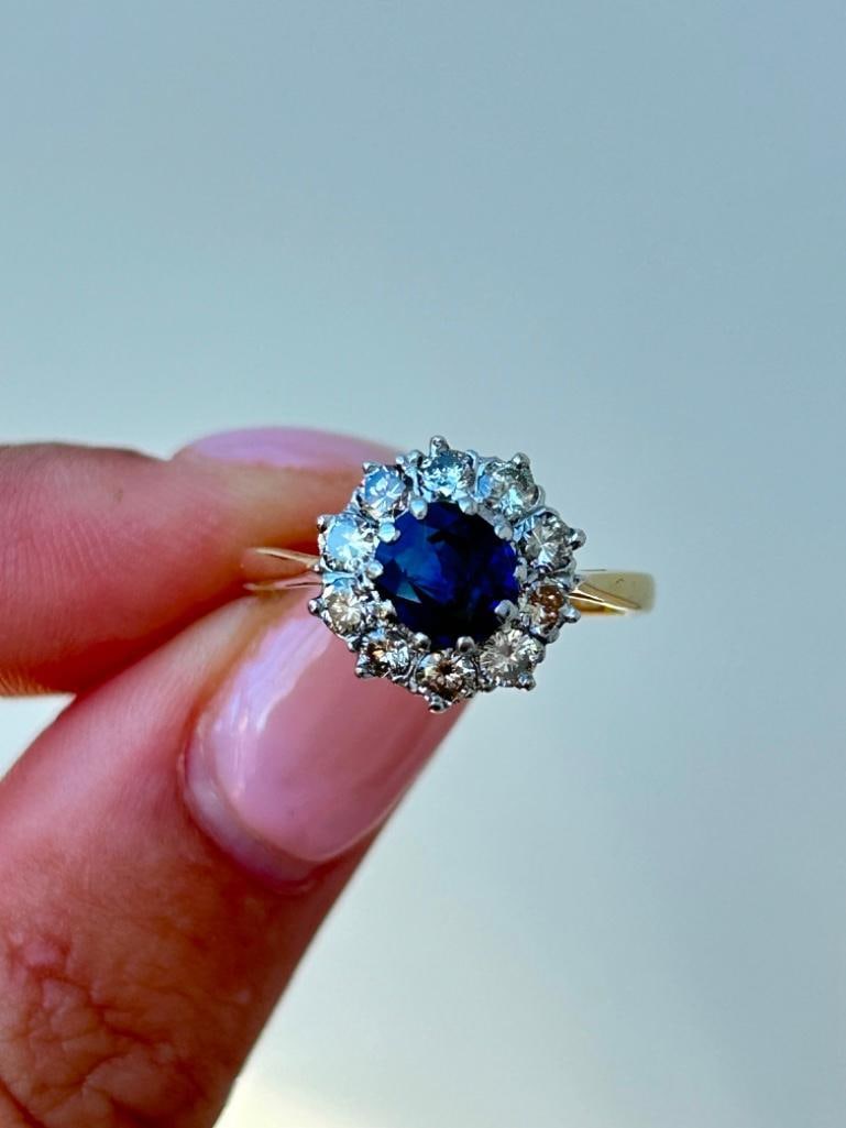 Art Deco Sapphire and Diamond 18 Carat and Platinum Cluster Ring - 4