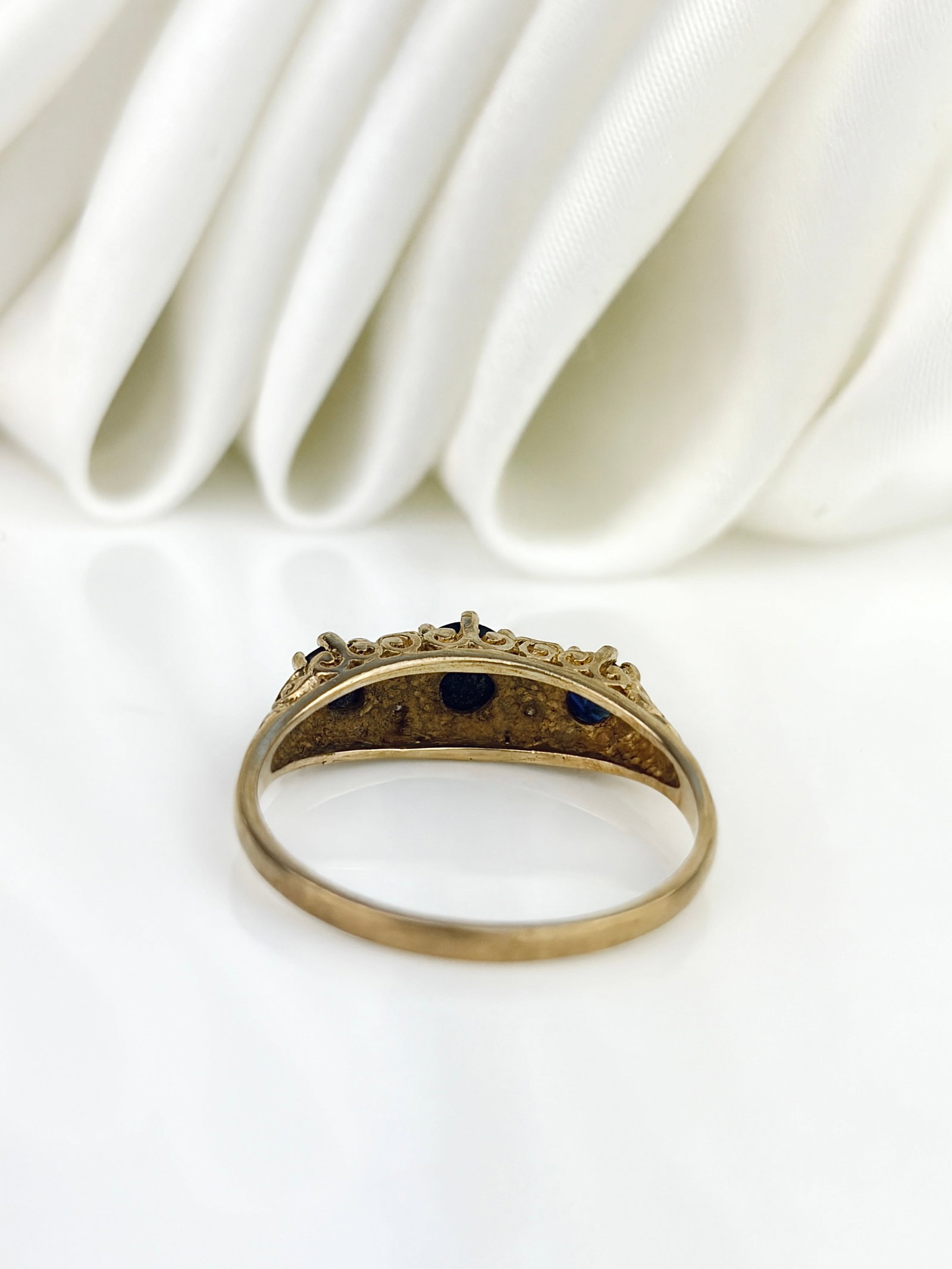 Vintage 9ct Yellow Gold Sapphire and Diamond 5 Stone Ring - 3
