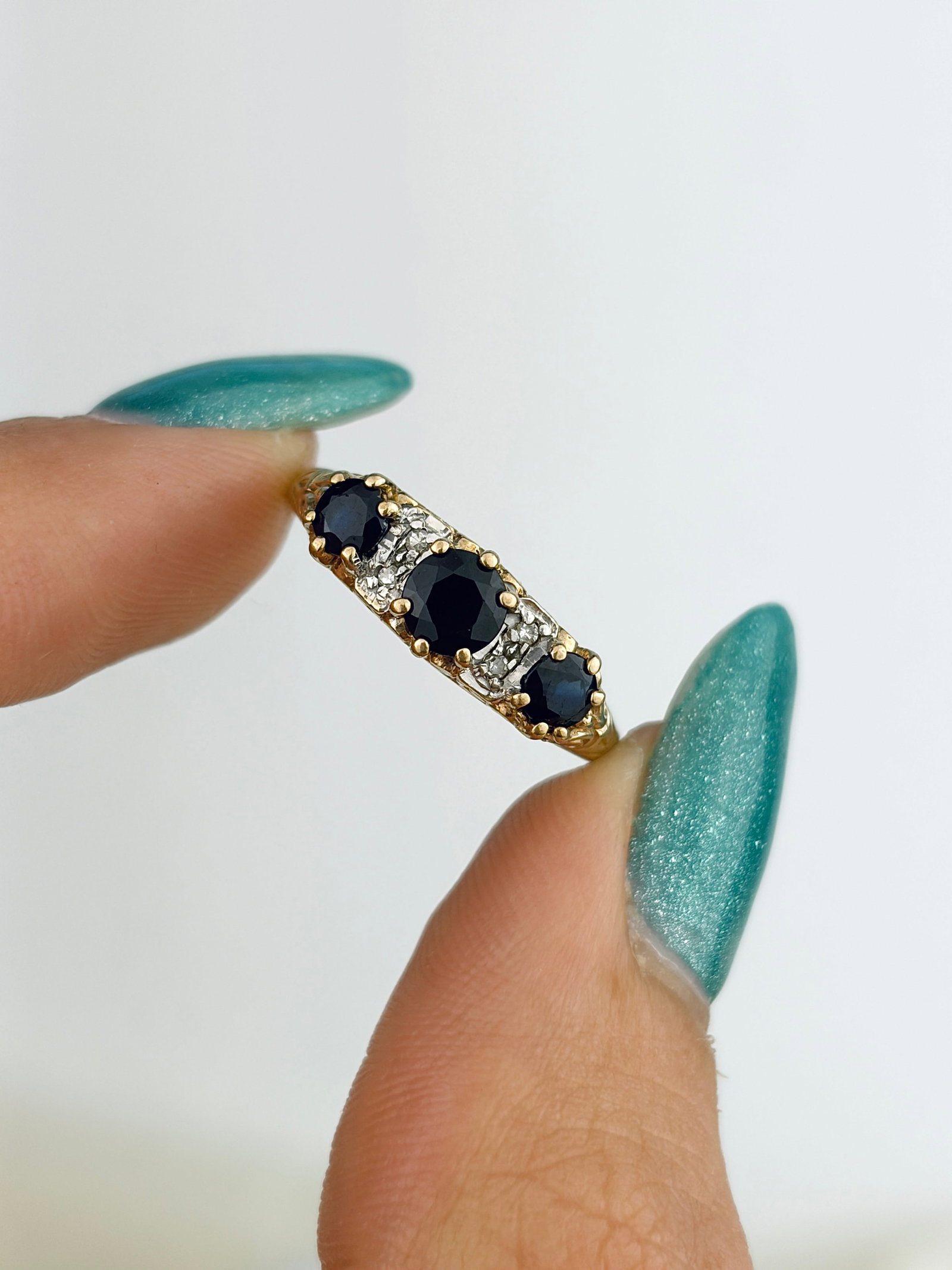 Vintage 9ct Yellow Gold Sapphire and Diamond 5 Stone Ring - 5
