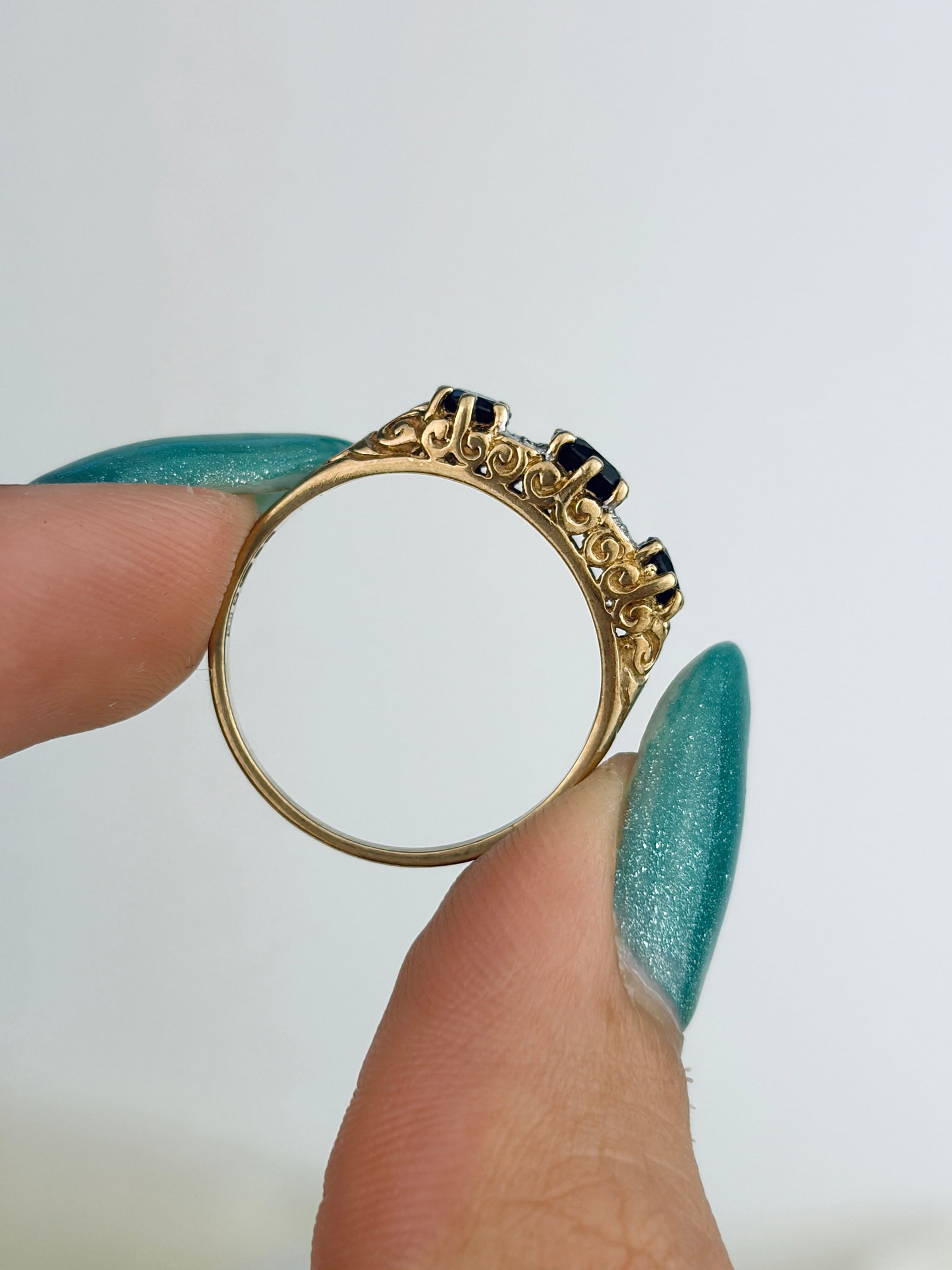 Vintage 9ct Yellow Gold Sapphire and Diamond 5 Stone Ring - 6