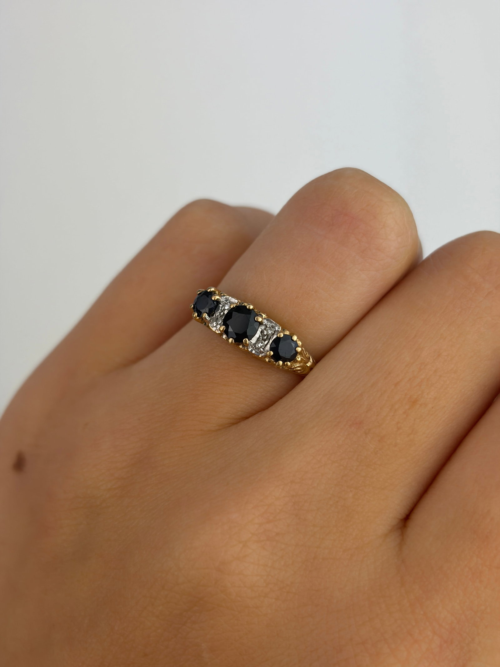 Vintage 9ct Yellow Gold Sapphire and Diamond 5 Stone Ring - 8