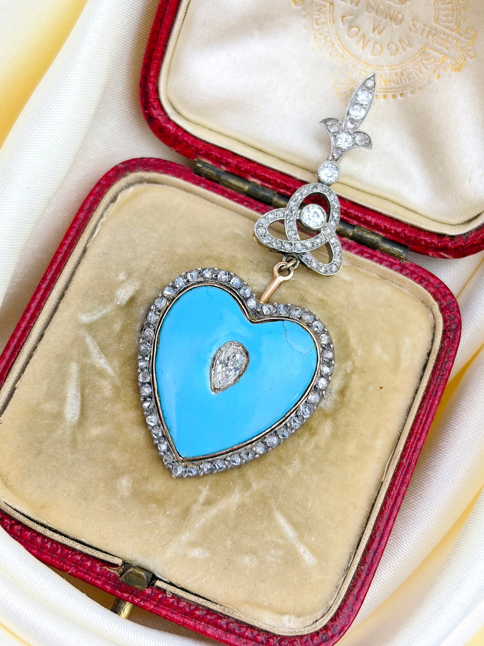 INCREDIBLE “TESSIER” BLUE ENAMEL AND DIAMOND HEART PENDANT WITH LONG DIAMOND BALE ANTIQU: INCREDIBLE “TESSIER” BLUE ENAMEL AND DIAMOND HEART PENDANT WITH LONG DIAMOND BALE ANTIQUE BOX FITTED BOX ABSOLUTE SHOW STOPPER ! WEIGHT 9.19 G MEASURES 6 X