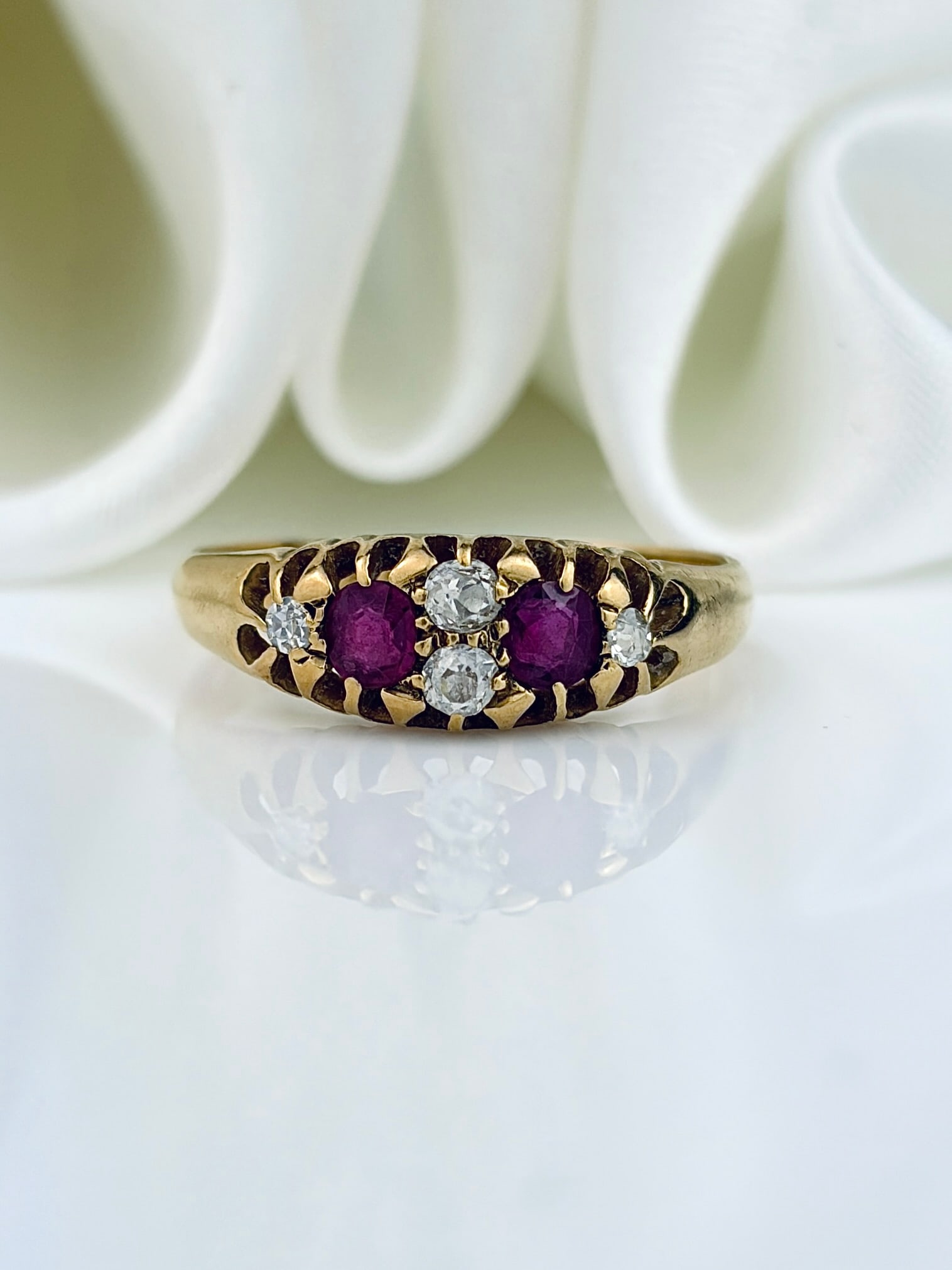 ANTIQUE C.1908 18CT YELLOW GOLD RUBY AND DIAMOND 5 STONE RING (1 of 9)