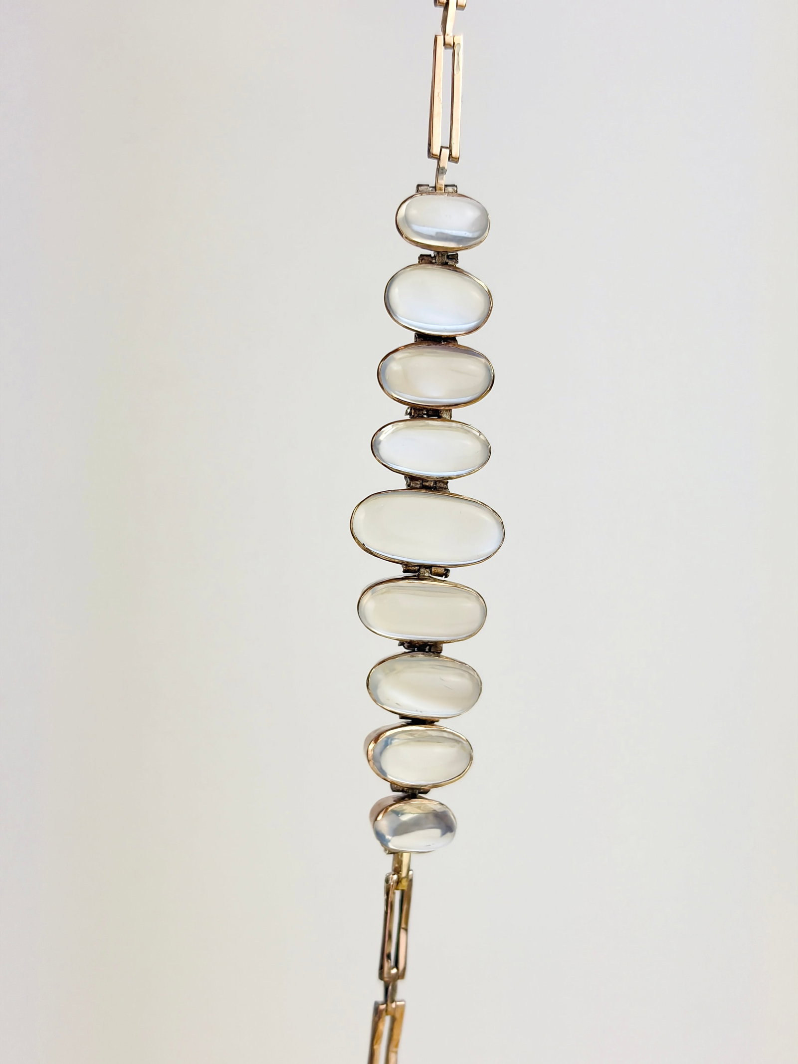 ANTIQUE CABOCHON MOONSTONE GOLD BRACELET: ANTIQUE CABOCHON MOONSTONE GOLD BRACELET Lovely blue hued moonstones!