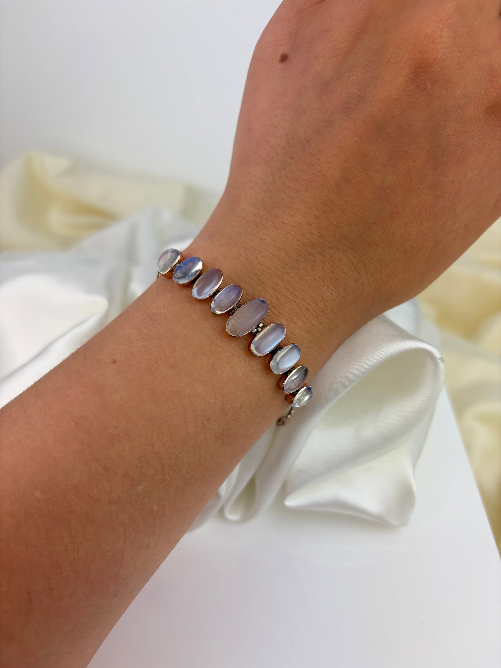 ANTIQUE CABOCHON MOONSTONE GOLD BRACELET - 5