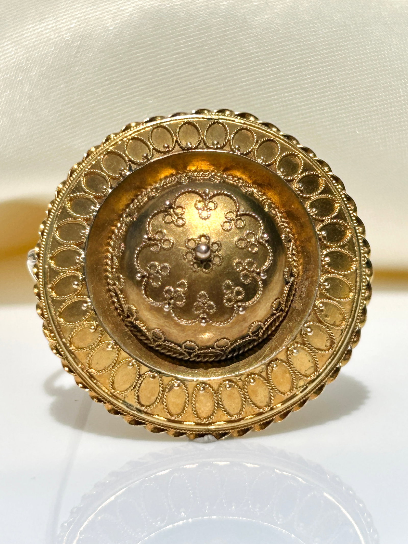 Antique 18ct yellow gold ornate design large target brooch with locket back - 3