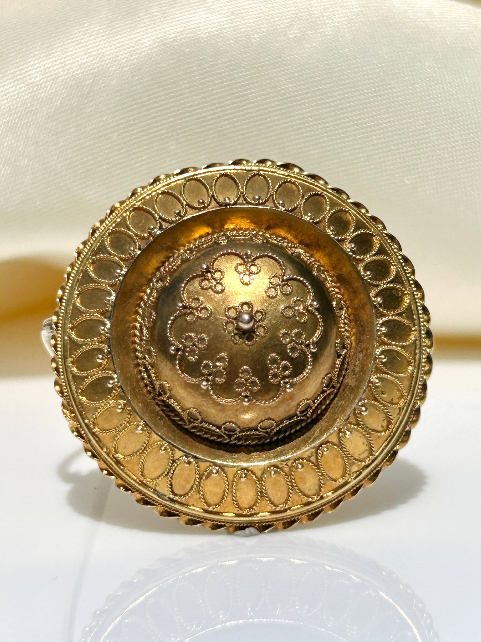 Antique 18ct yellow gold ornate design large target brooch with locket back - 4