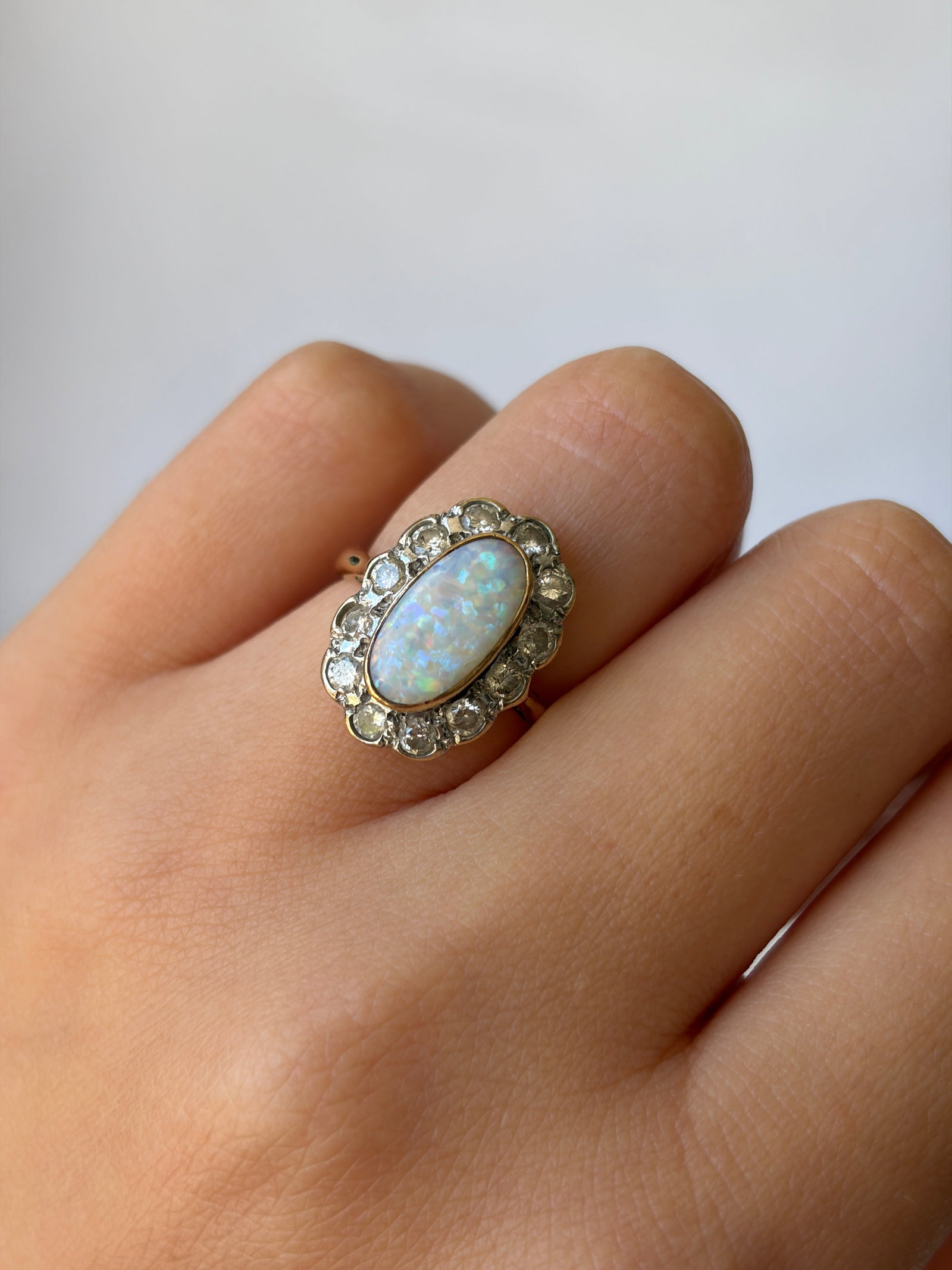 Outstanding Opal And Diamond Oval Ring in Yellow Gold - 11