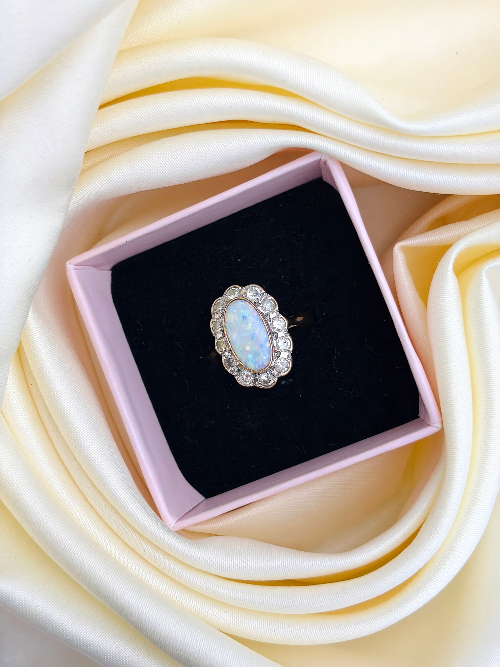 Outstanding Opal And Diamond Oval Ring in Yellow Gold - 9