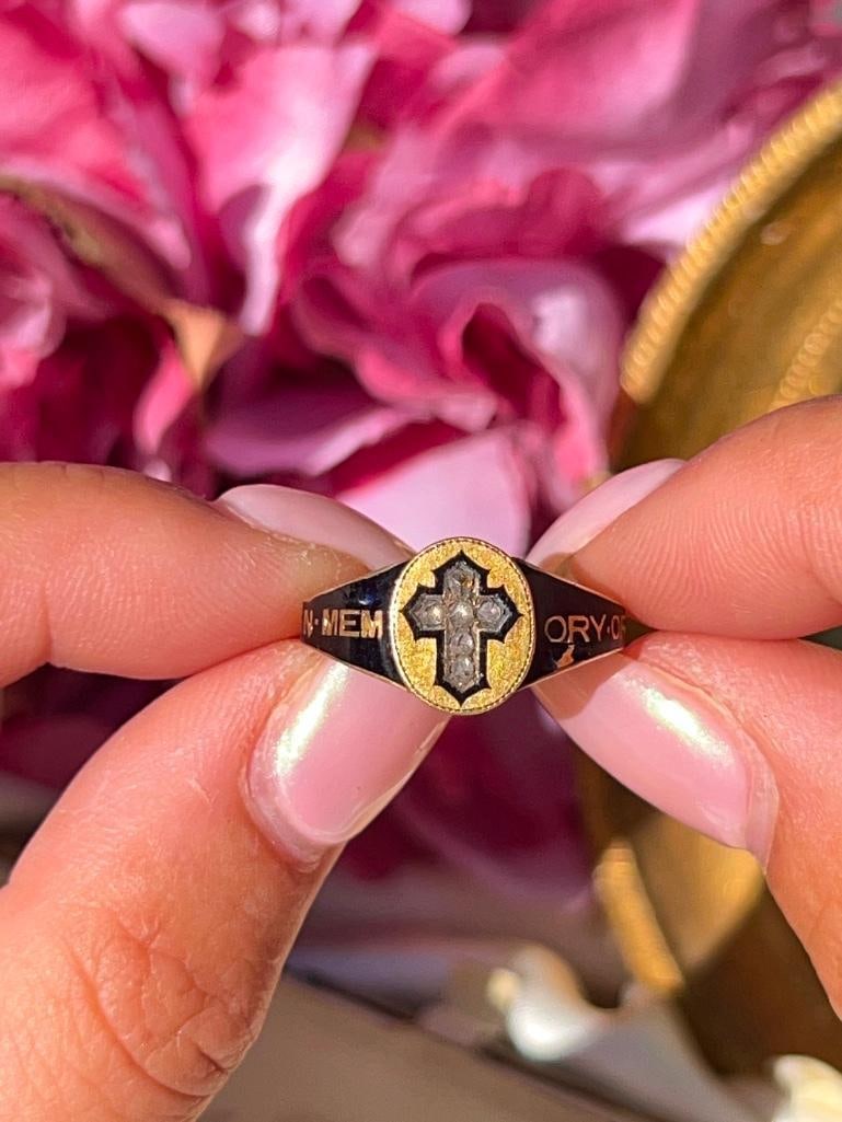 Antique 18ct yellow gold black enamel mourning band ring with rose cut diamond cross - 12