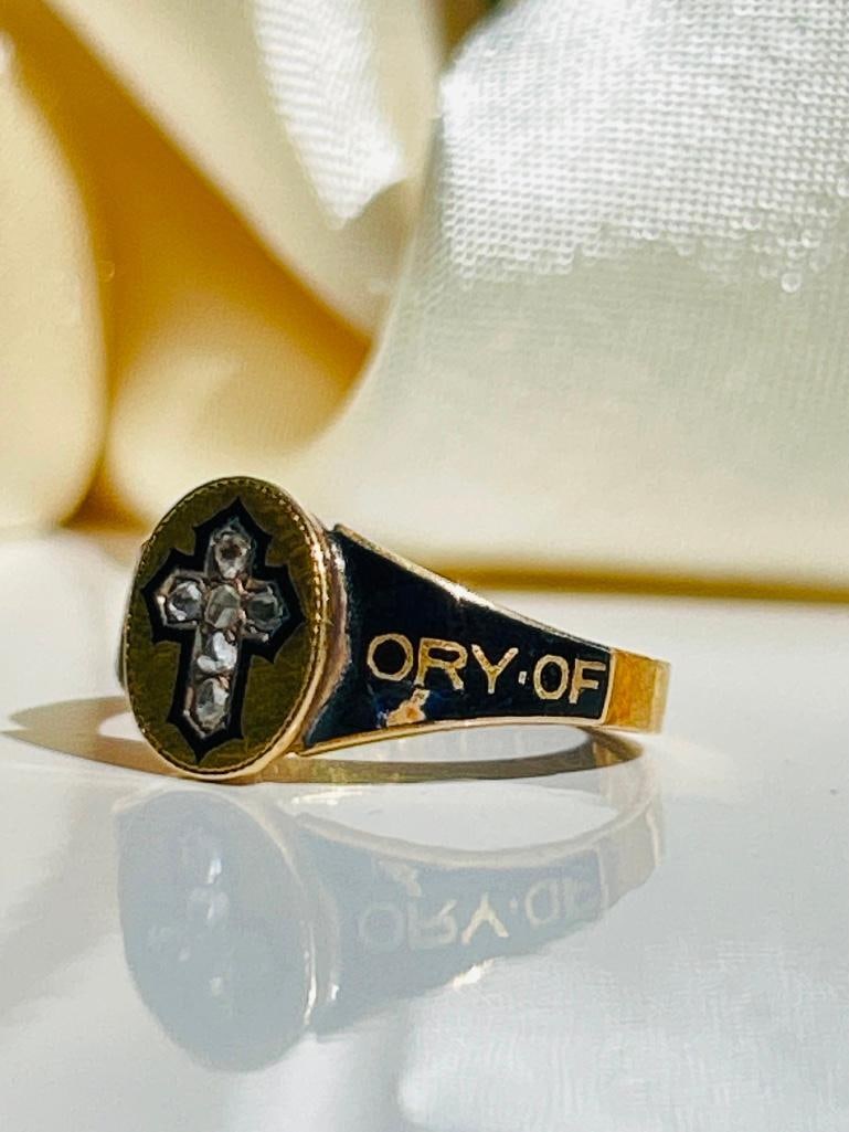 Antique 18ct yellow gold black enamel mourning band ring with rose cut diamond cross - 8