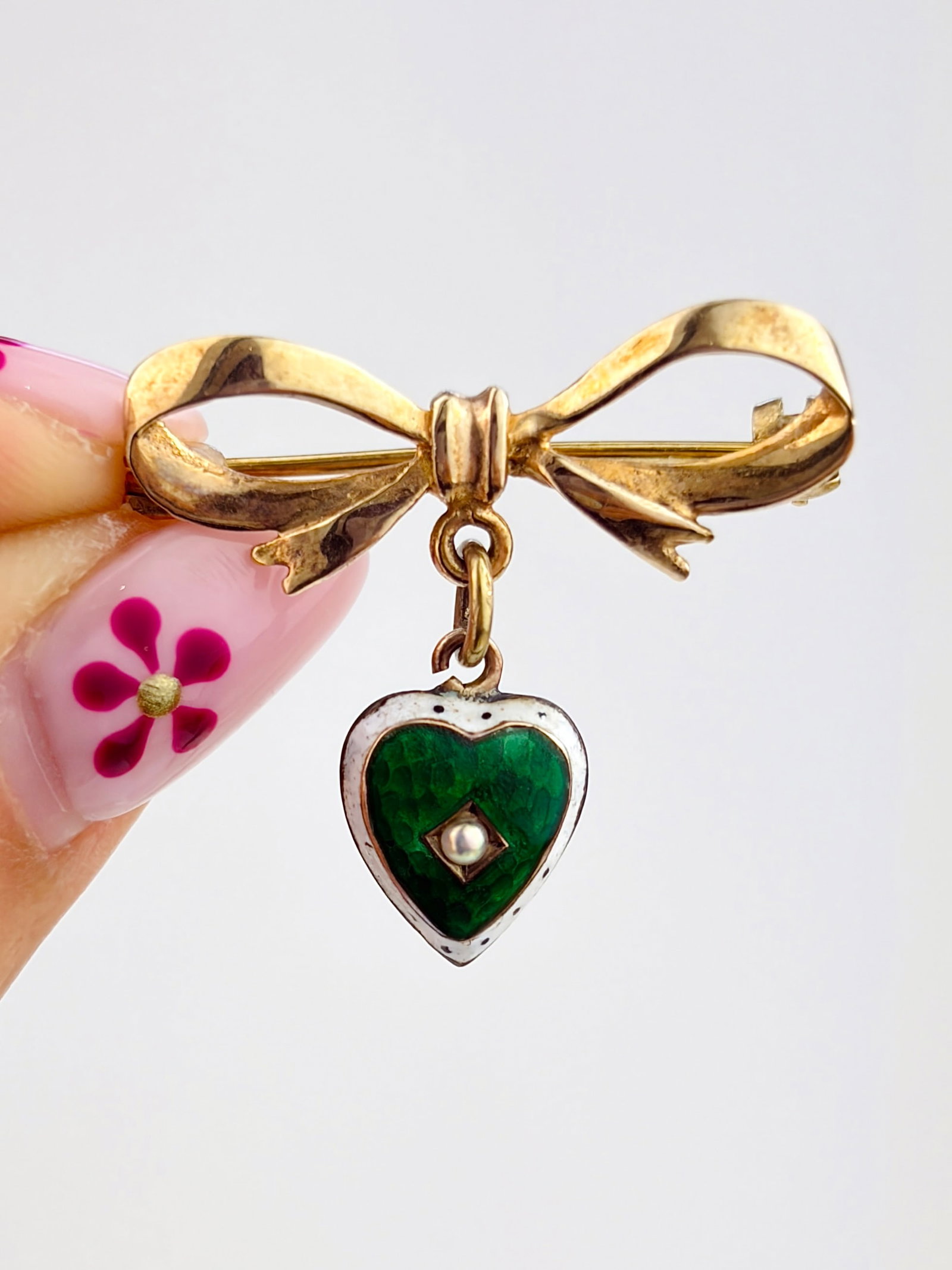 Sweet Antique Bow Brooch with Hanging Enamel Heart: Sweet Antique Bow Brooch with Hanging Enamel Heart