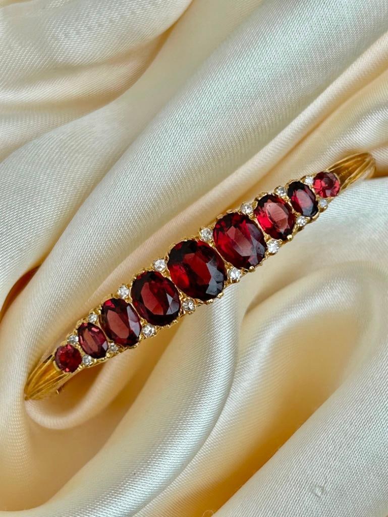 Antique Boxed 18ct Gold Tourmaline and Diamond Bangle - 10