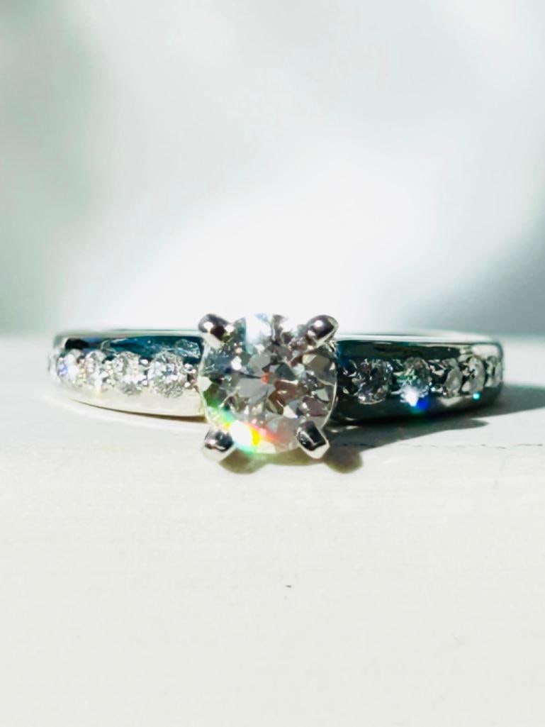 *Vintage Diamond and Platinum Solitaire Ring - 4