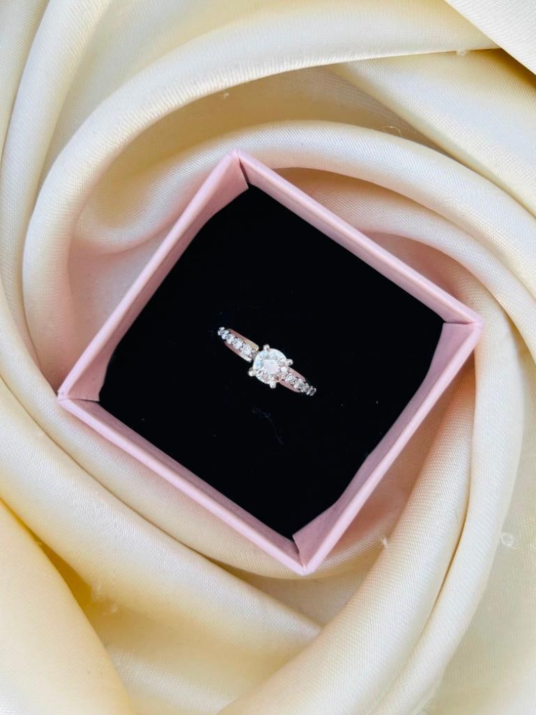 *Vintage Diamond and Platinum Solitaire Ring - 7