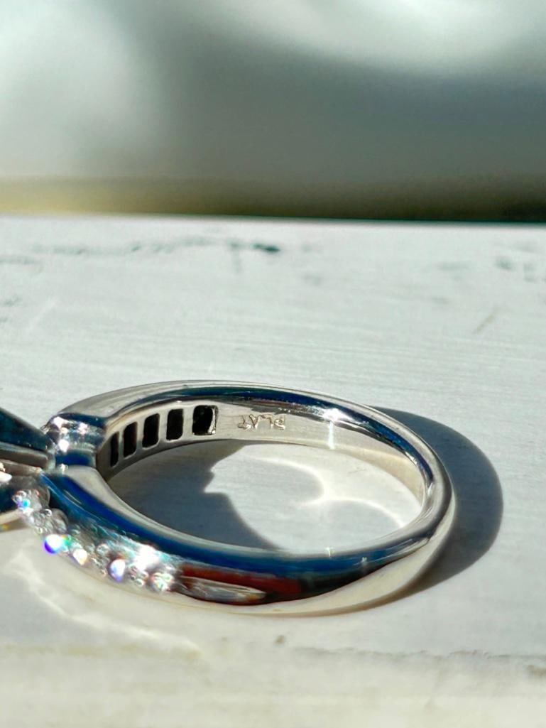 *Vintage Diamond and Platinum Solitaire Ring - 8