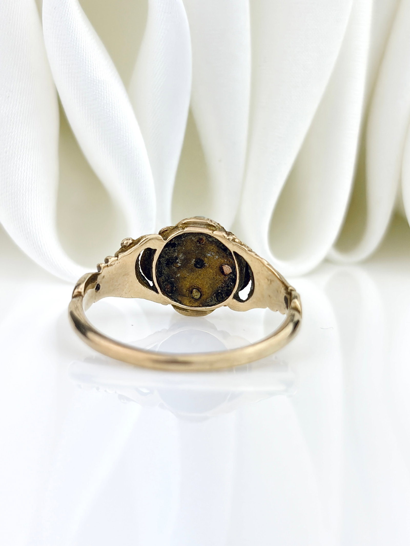 ANTIQUE RUBY AND OPAL CLUSTER RING IN GOLD - 3