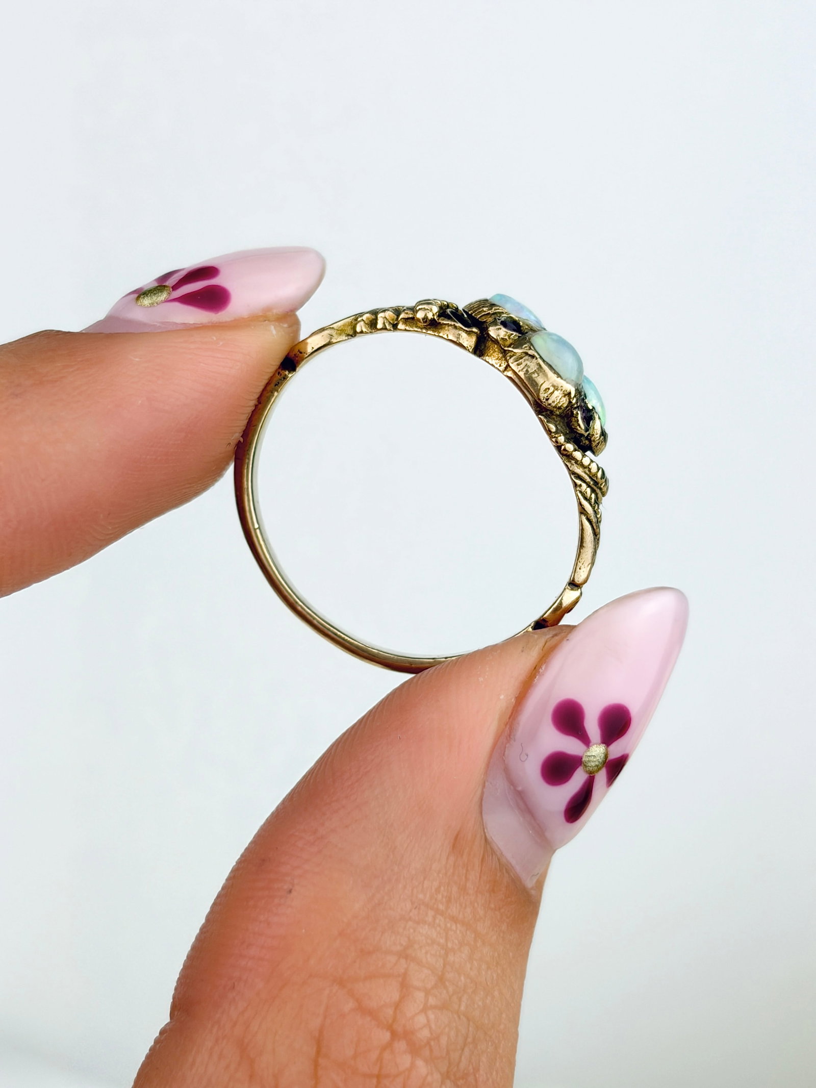 ANTIQUE RUBY AND OPAL CLUSTER RING IN GOLD - 6