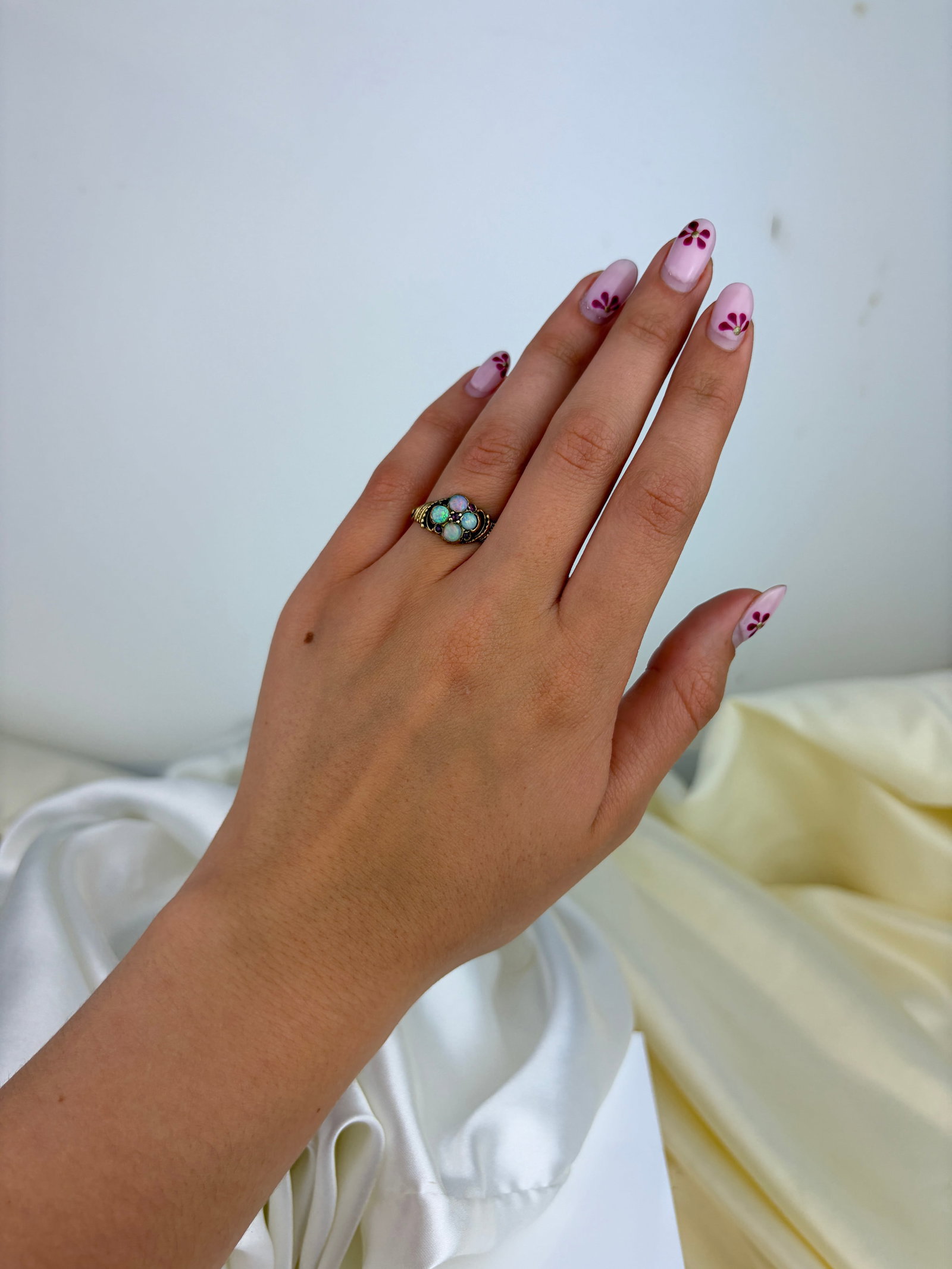 ANTIQUE RUBY AND OPAL CLUSTER RING IN GOLD - 7