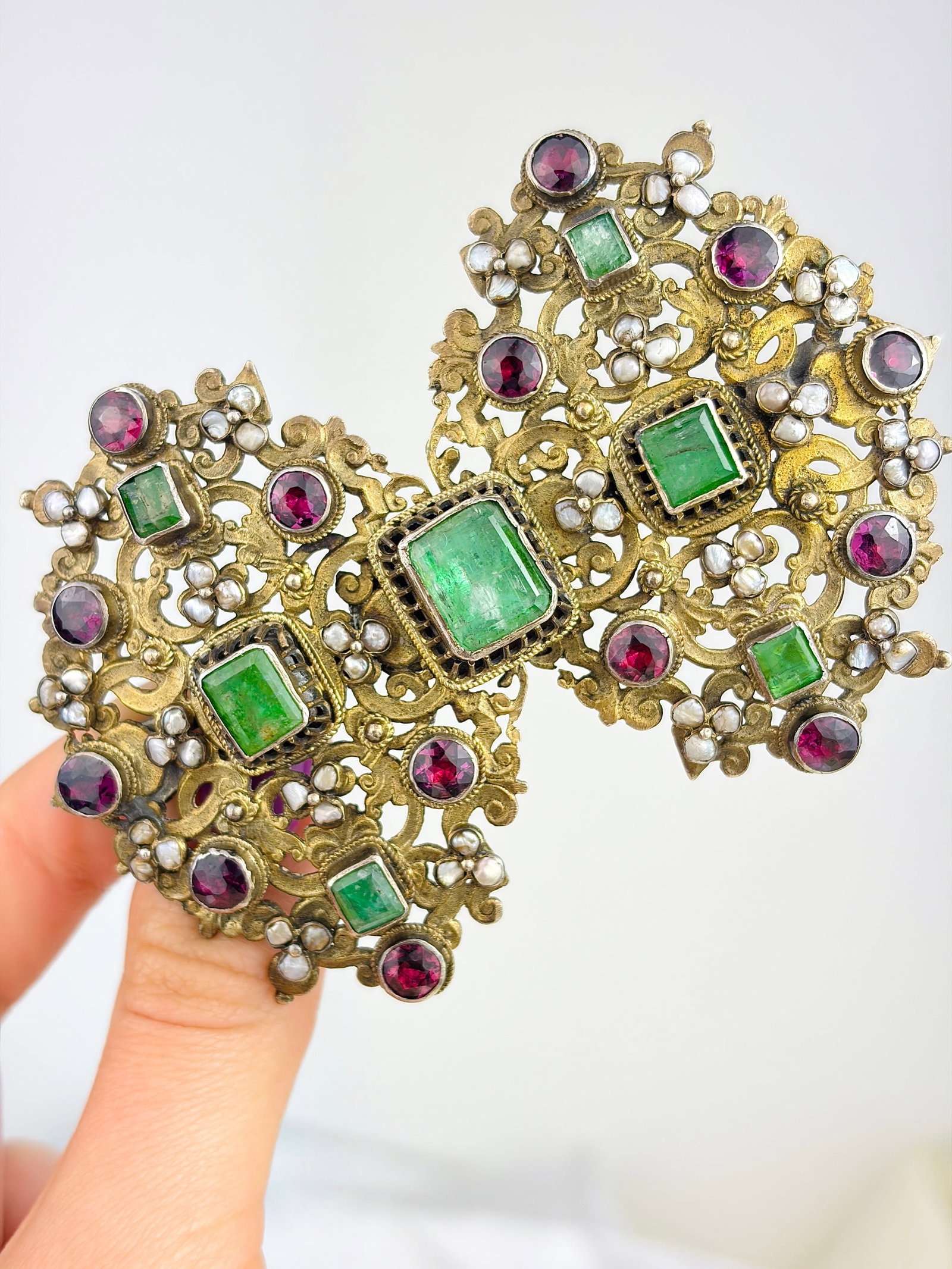 RARE ANTIQUE AUSTRO HUNGARIAN LARGE BROOCH WITH FOILED EMERALDS, AMETHYSTS, AND PEARL FLOWERS: RARE ANTIQUE AUSTRO HUNGARIAN LARGE BROOCH WITH FOILED EMERALDS, AMETHYSTS, AND PEARL FLOWERS Stunning statement brooch! Weight: 49.65g Size: 60x88mm Materials: Gilt metal Hallmarks: None