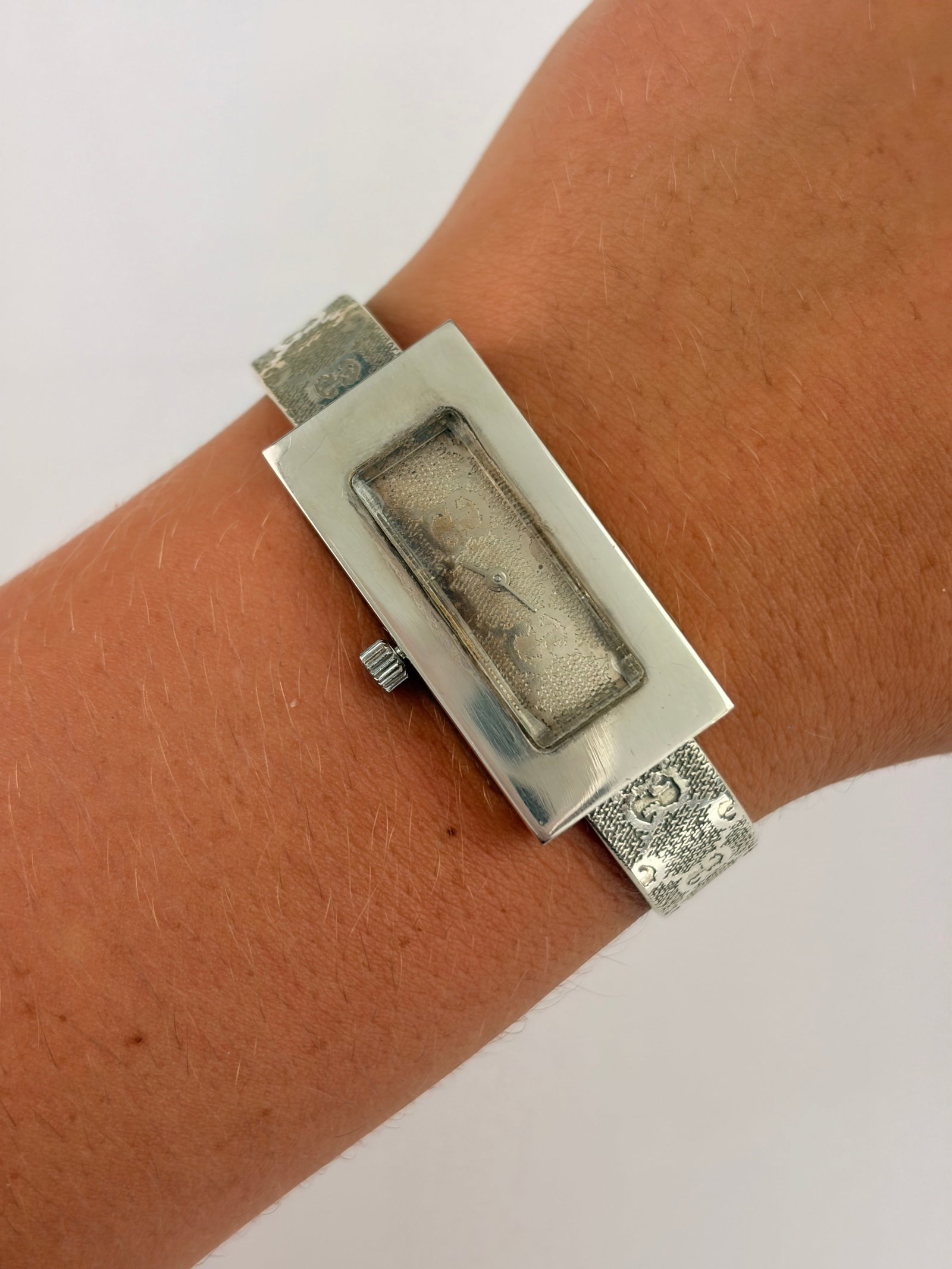 Gucci Silver Tone Bangle Watch in Box (1 of 5)