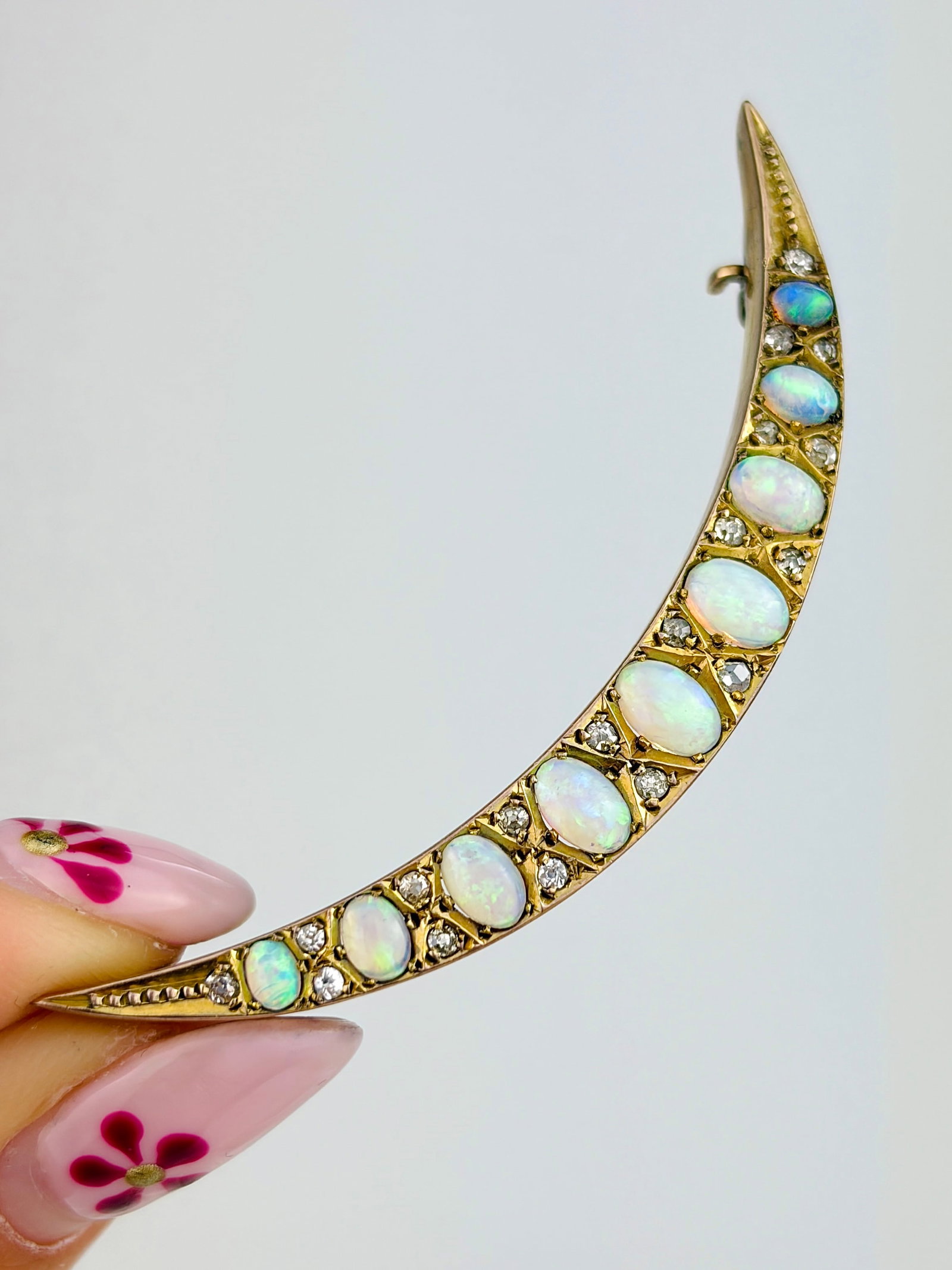 ANTIQUE OPAL AND DIAMOND CRESCENT BROOCH IN GOLD: ANTIQUE OPAL AND DIAMOND CRESCENT BROOCH IN GOLD Striking antique opal and diamond brooch, with particularly vibrant opals!