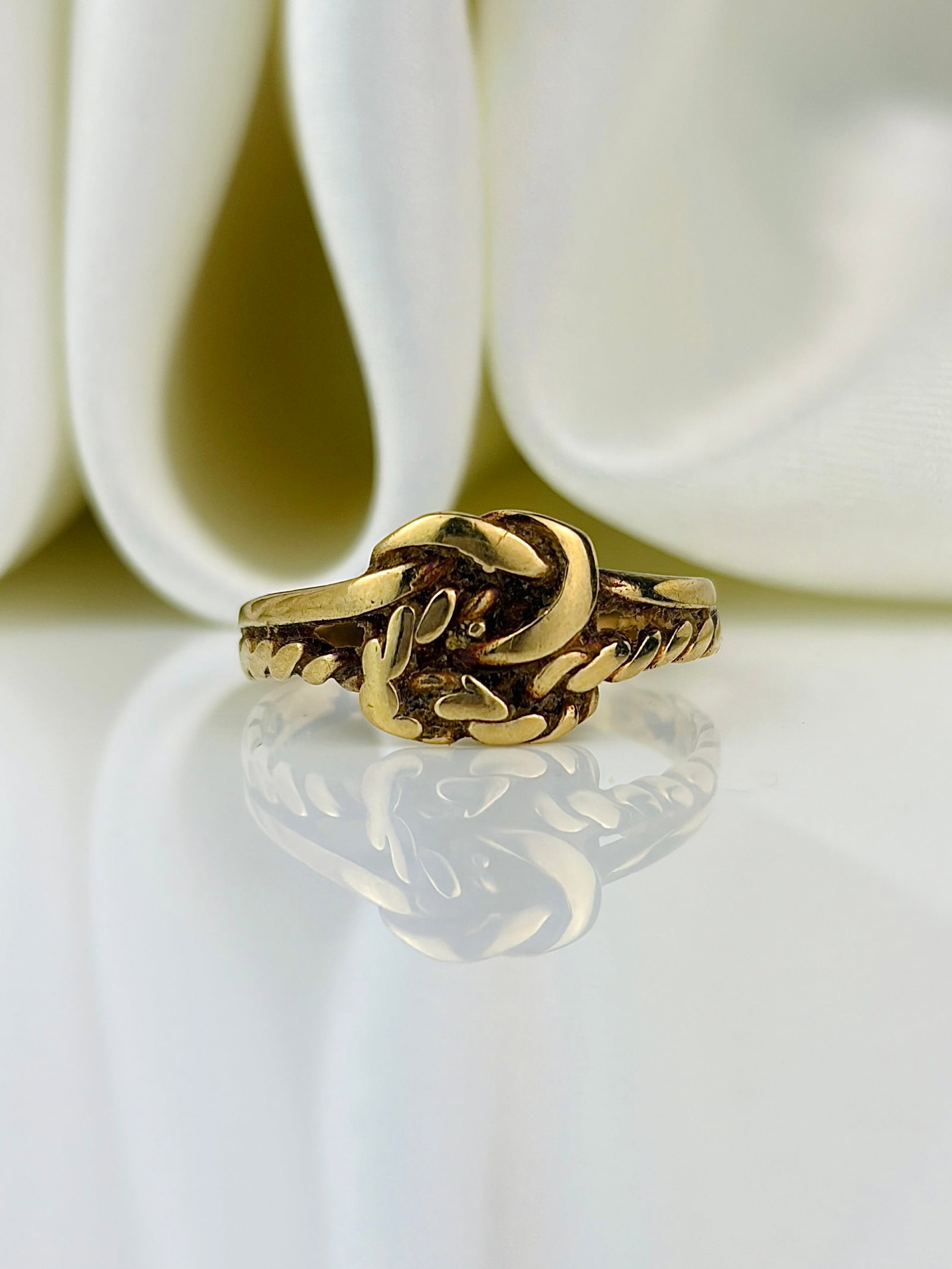 antique 9ct gold textured lovers knot ring: antique 9ct gold textured lovers knot ring So lovely!