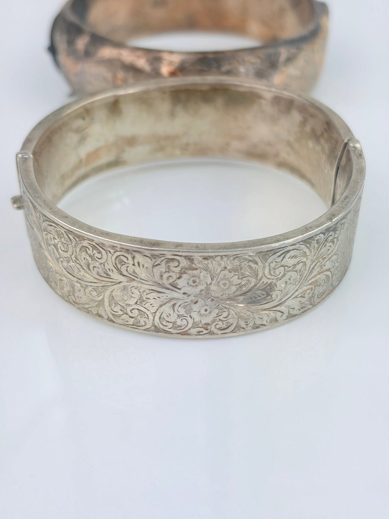 MIXED LOT - 3X SILVER BANGLES AF. - 3