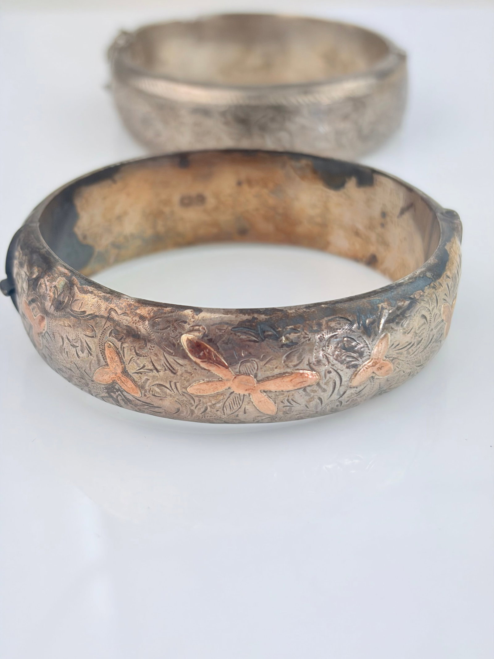 MIXED LOT - 3X SILVER BANGLES AF. - 4