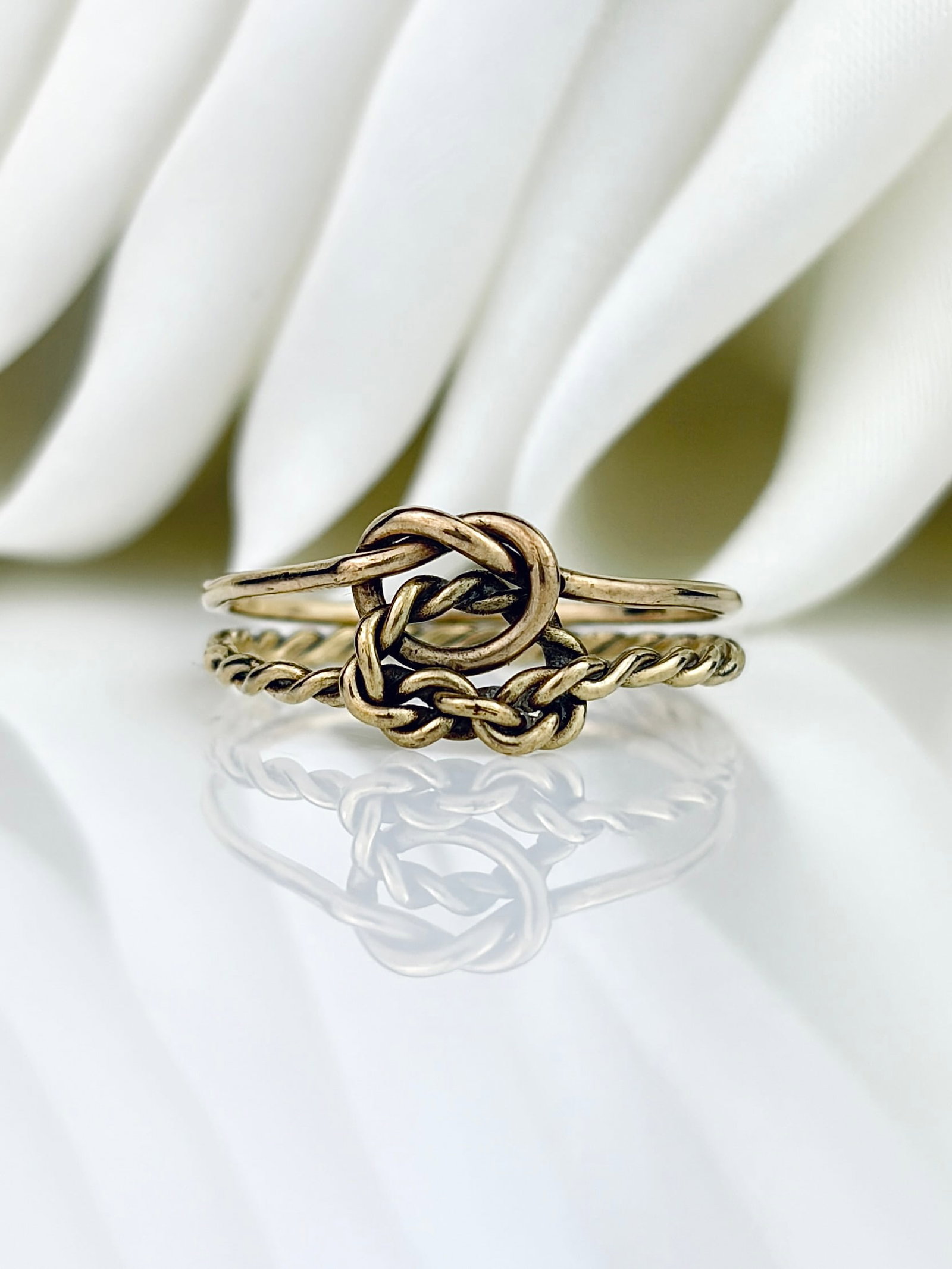 Vintage c.1980 9ct Yellow Gold Double Connected Lover's Knot Ring (1 of 11)