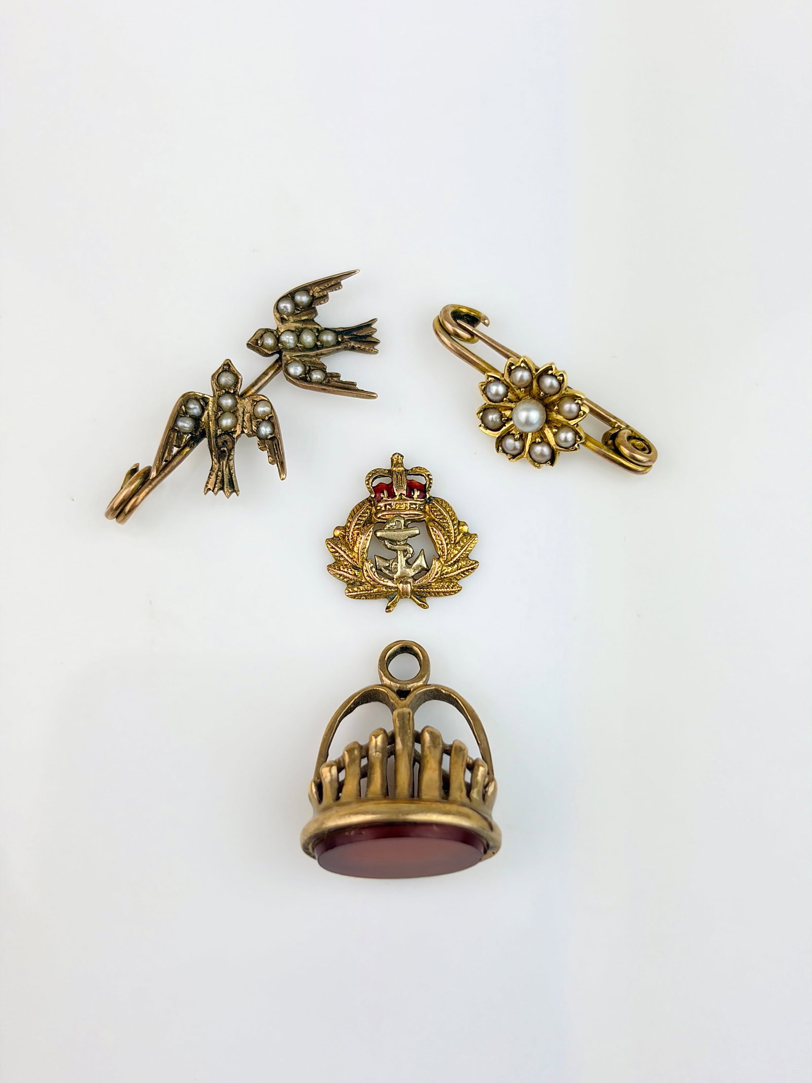 Mixed Lot - 9ct Gold Brooches, Fob etc AF: Mixed Lot - 9ct Gold Brooches, Fob etc AF Combined weight 7.21g