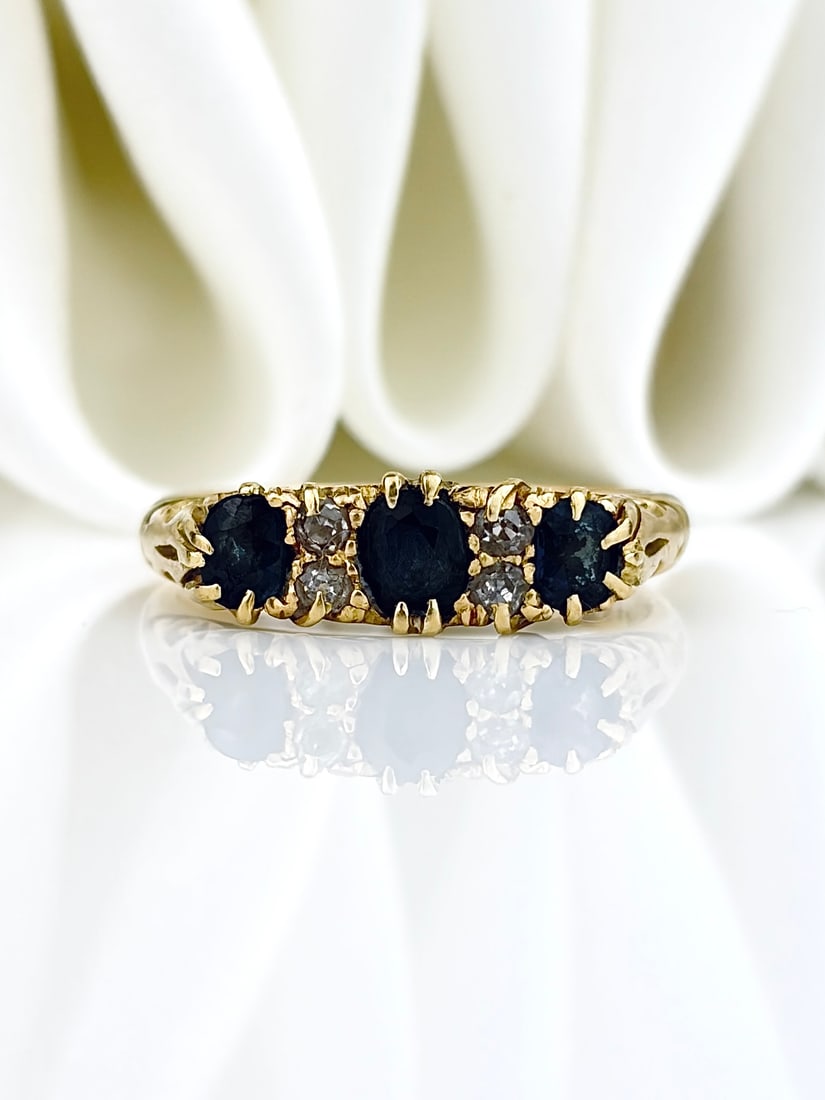 ANTIQUE C.1911 18CT YELLOW GOLD SAPPHIRE AND DIAMOND 5 STONE RING: ANTIQUE C.1911 18CT YELLOW GOLD SAPPHIRE AND DIAMOND 5 STONE RING A truly stunning antique ring, featuring three deep blue sapphires separated by stacked diamonds!