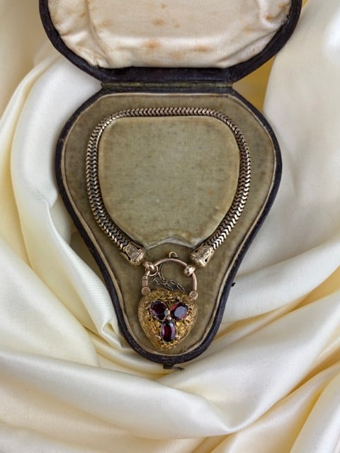 Boxed Chunky Victorian Garnet 15ct Gold Bracelet with Heart Padlock Locket: Chunky Victorian Garnet 15ct Gold Bracelet with Heart Padlock Locket This bracelet is modelled in 15ct gold and is fastened using a heart padlock which is incredibly detailed and set with a central