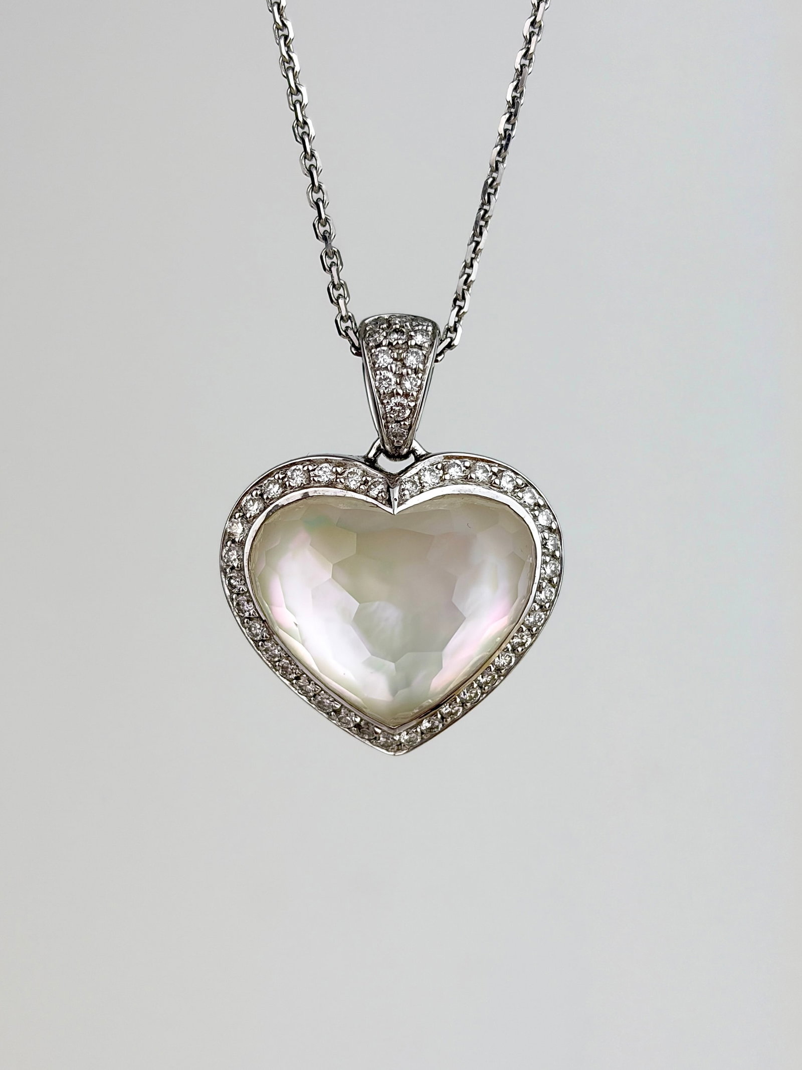 Wonderful 18ct White Gold Mother of Pearl and Diamond Heart Pendant on Chain: Wonderful 18ct White Gold Mother of Pearl and Diamond Heart Pendant on Chain A mesmerising array of colours within the heart cut mother of pearl, surrounded by a halo of diamonds!