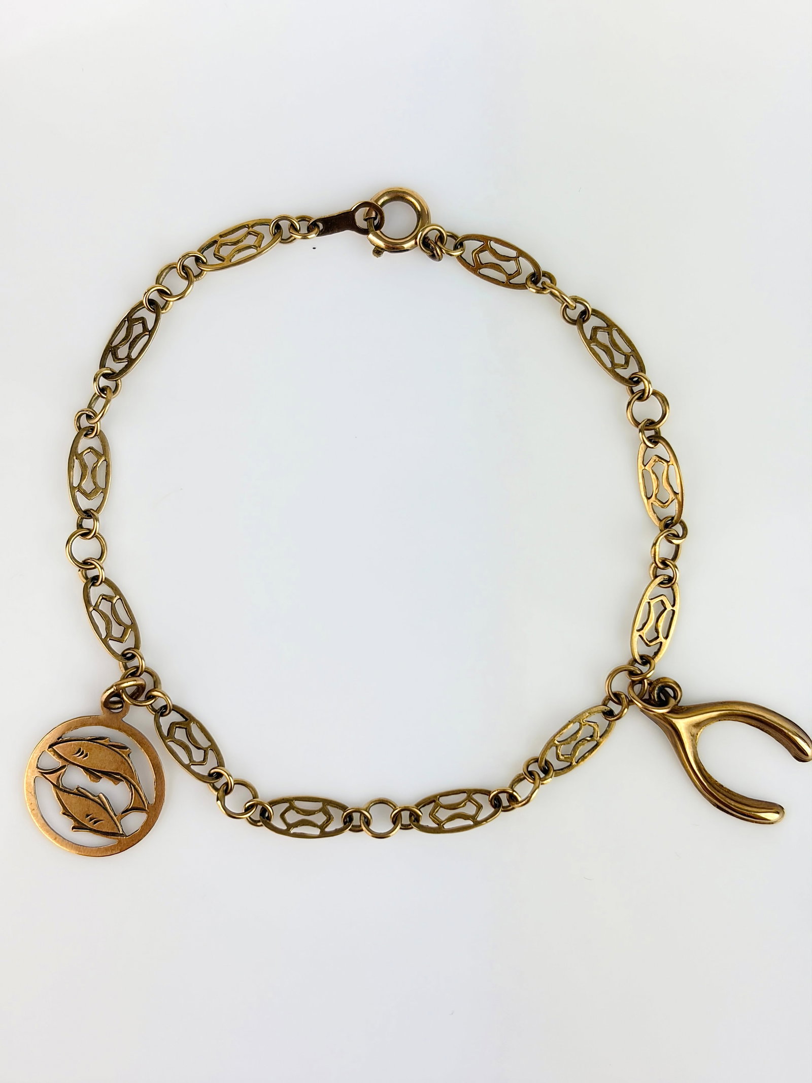Vintage 9ct Gold Unique Link Charm Bracelet with Pisces and Wishbone Charms (1 of 8)
