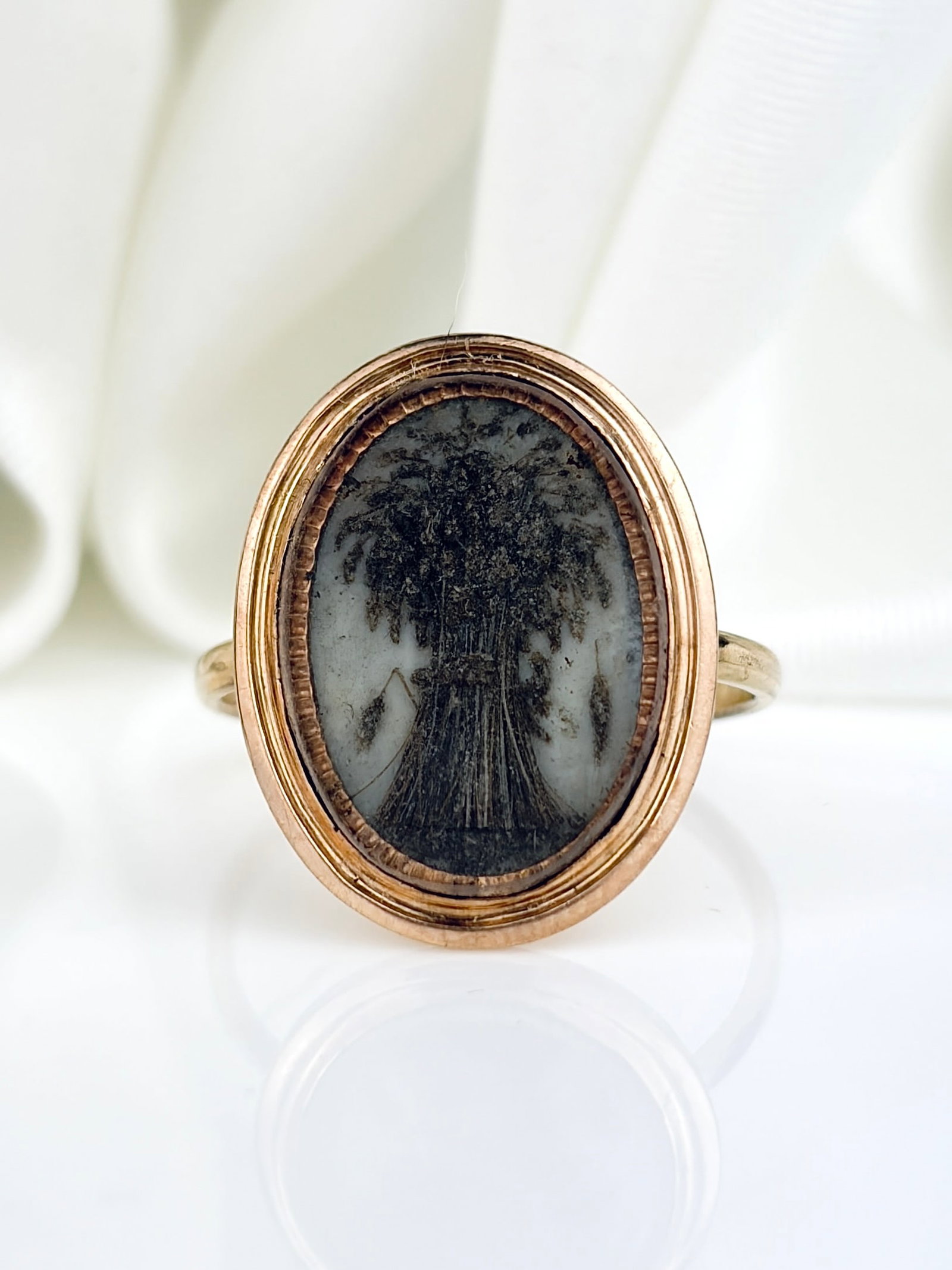 ANTIQUE GEORGIAN HAIR WORK WHEAT SHEAF MOURNING RING IN GOLD (1 of 9)