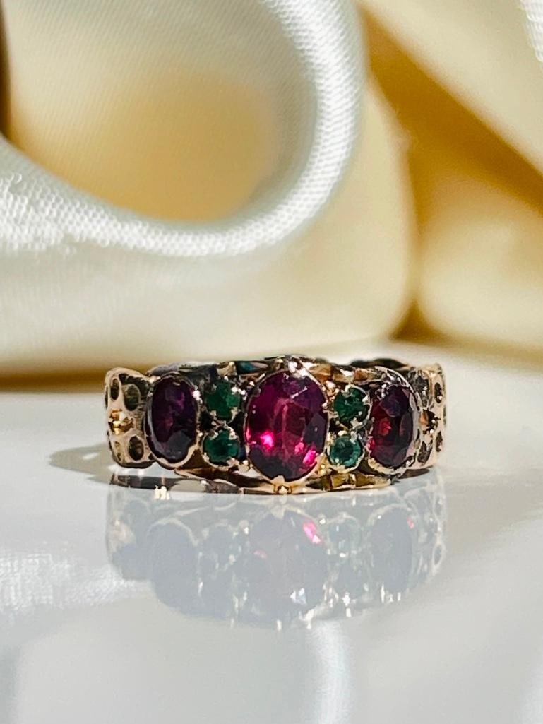 Antique gold gem set band ring: Antique gold gem set band ring so sweet! measurements size UK O US 71/2 hesd of ring 15mm x 7mm weight 2.41g materials gold gemset 