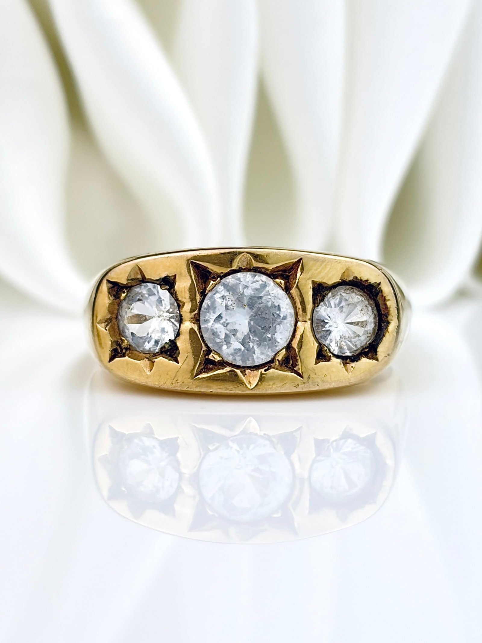 CHUNKY VINTAGE WHITE SPINEL 3 STONE STAR SET RING: CHUNKY VINTAGE WHITE SPINEL 3 STONE STAR SET RING Super chunky ring! Weight: 5.35g Size: UK W, Width 10mm, height off finger 4.5mm Materials: 9ct gold, spinel Hallmarks: 9ct, Birmingham, 1989