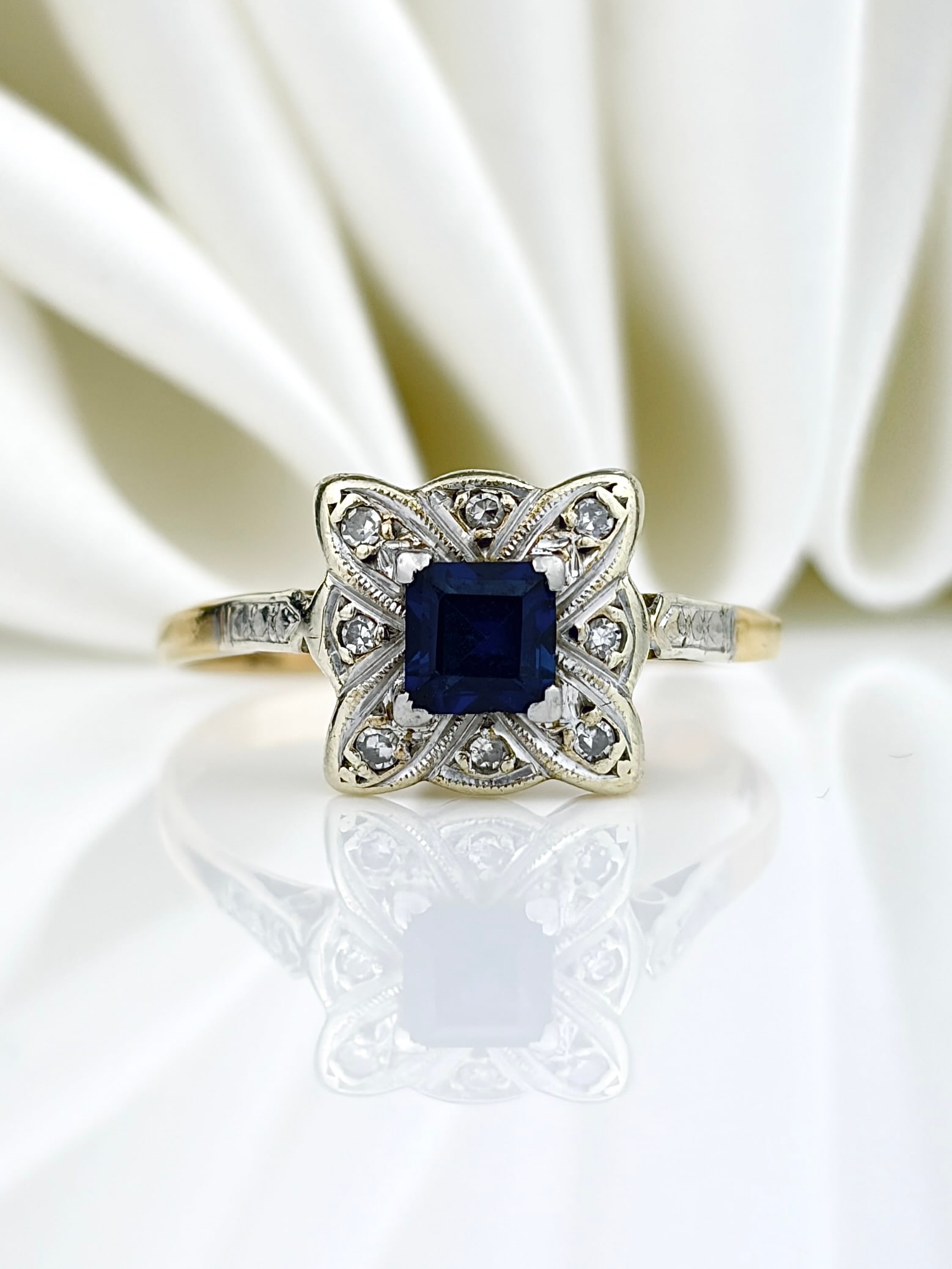 ART DECO SAPPHIRE AND DIAMOND CLUSTER RING SET IN GOLD AND PLATINUM: ART DECO SAPPHIRE AND DIAMOND CLUSTER RING SET IN GOLD AND PLATINUM A timeless piece!