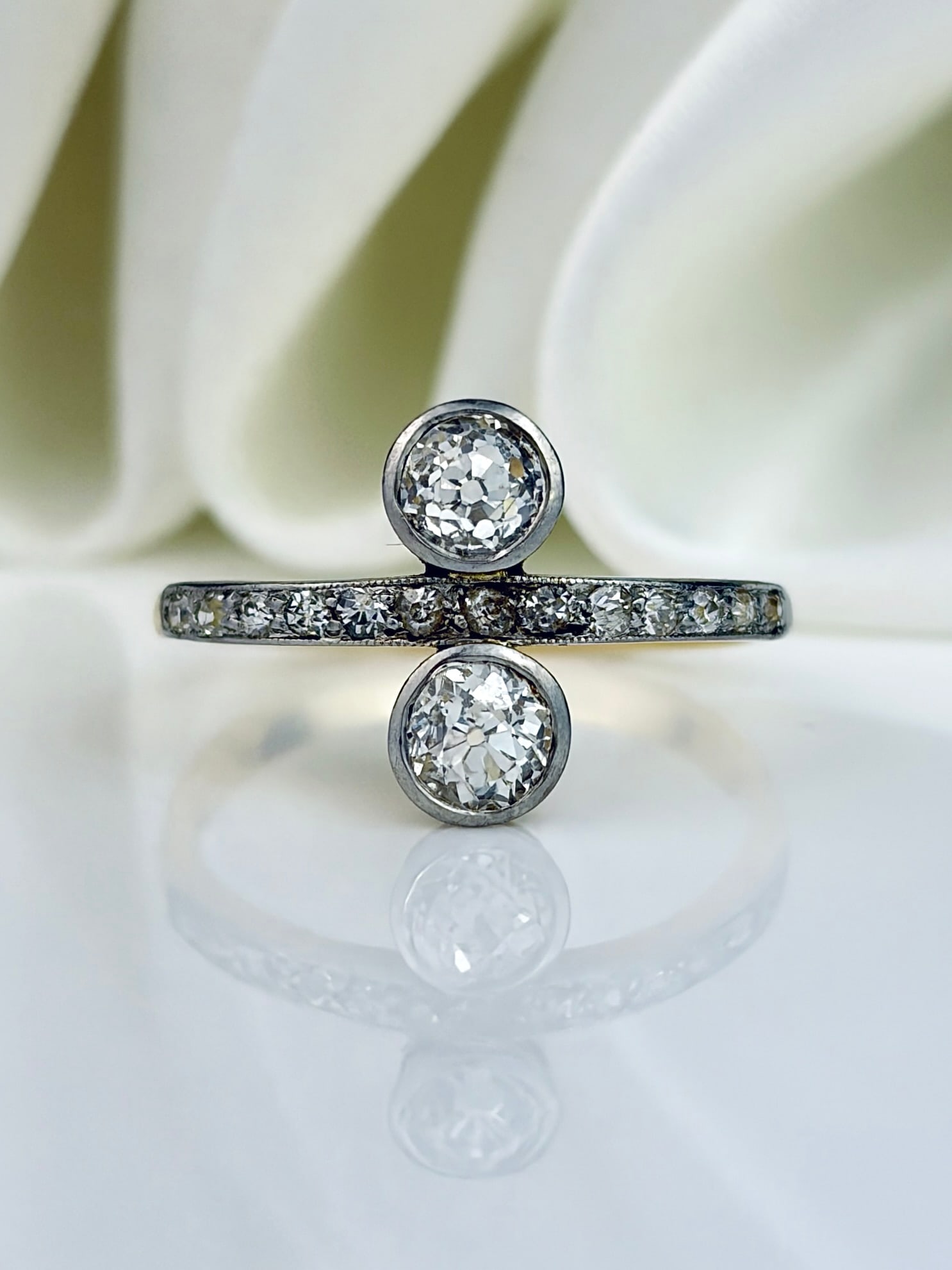 ANTIQUE ART DECO TWO STONE DIAMOND STACKED RING IN 18CT GOLD: ANTIQUE ART DECO TWO STONE DIAMOND STACKED RING IN 18CT GOLD Gorgeous toi et moi style ring where the two diamonds are stacked - this could represent lovers separated by distance! Or, its just a very 