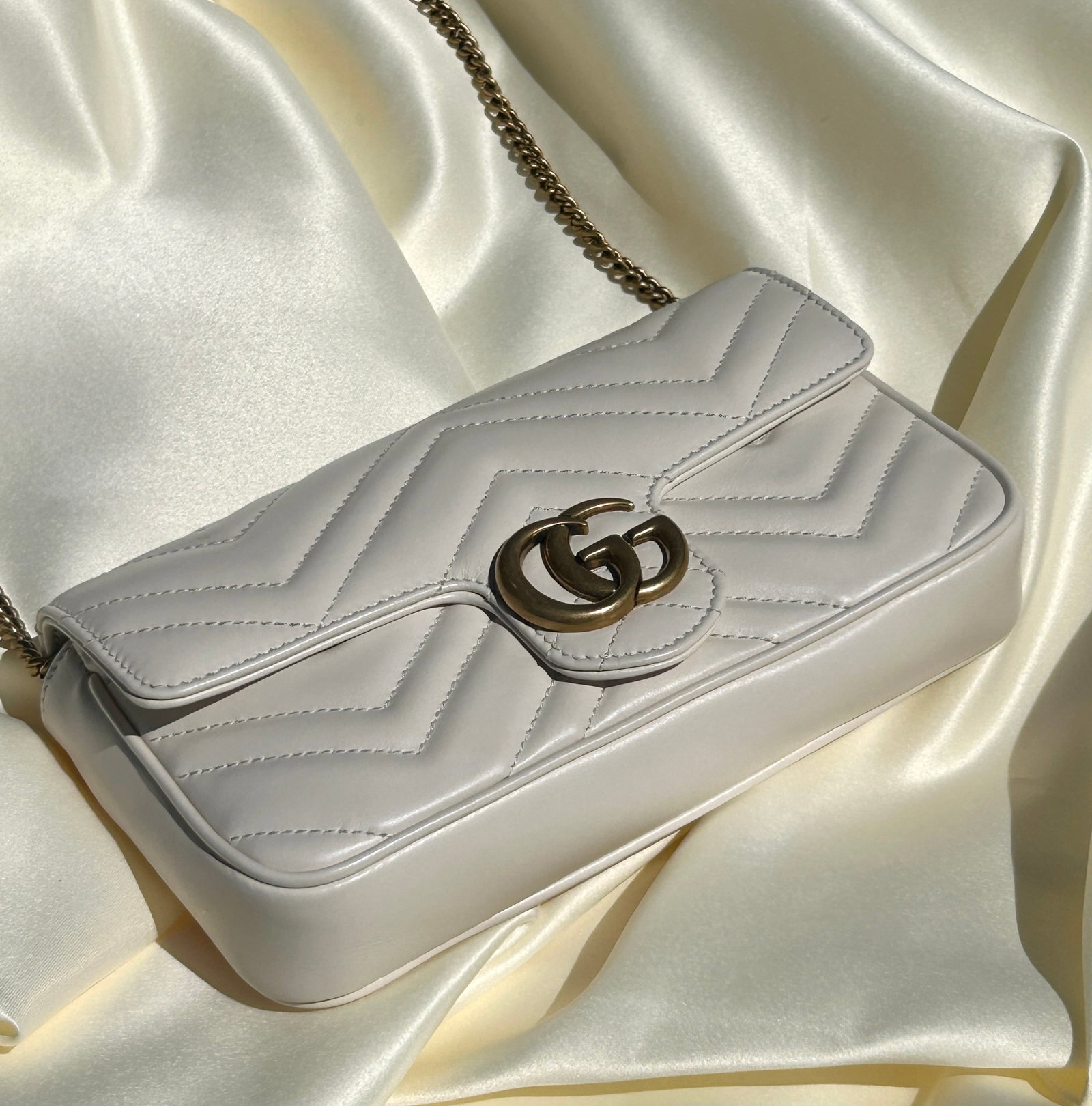 AUTHENTIC BEIGE GUCCI GG MINI MARMONT SHOULDER BAG: AUTHENTIC BEIGE GUCCI GG MINI MARMONT SHOULDER BAG DUST BAG - NO BOX BRAND NEW 