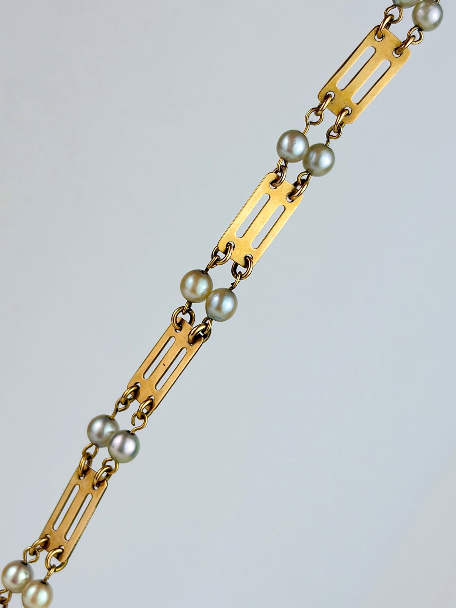 Lovely 18ct Yellow Gold and Pearl Spaced Bracelet: Lovely 18ct Yellow Gold and Pearl Spaced Bracelet A gorgeous bracelet!