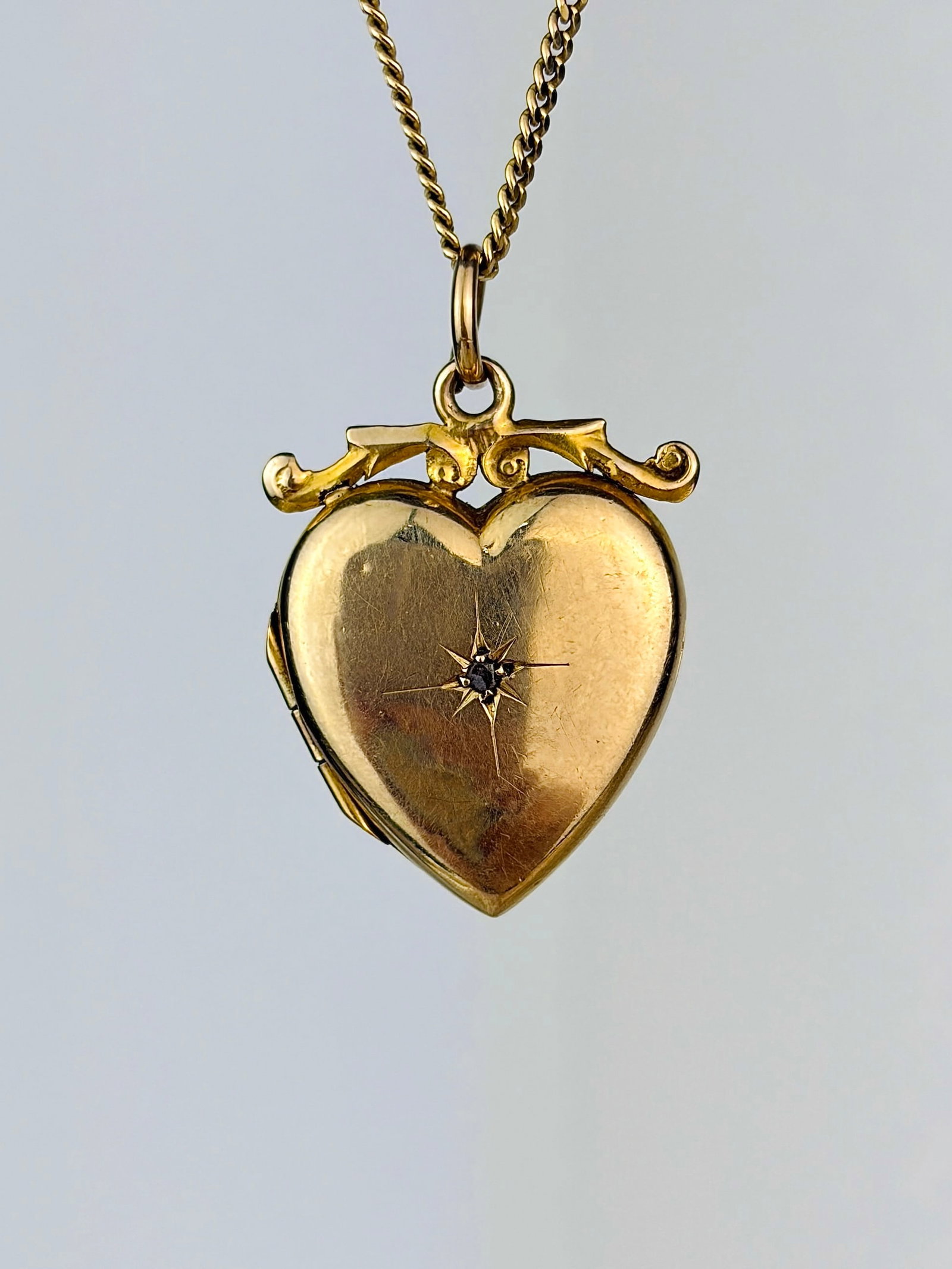 vintage 9ct yellow gold heart locket with star diamond pendant (1 of 7)