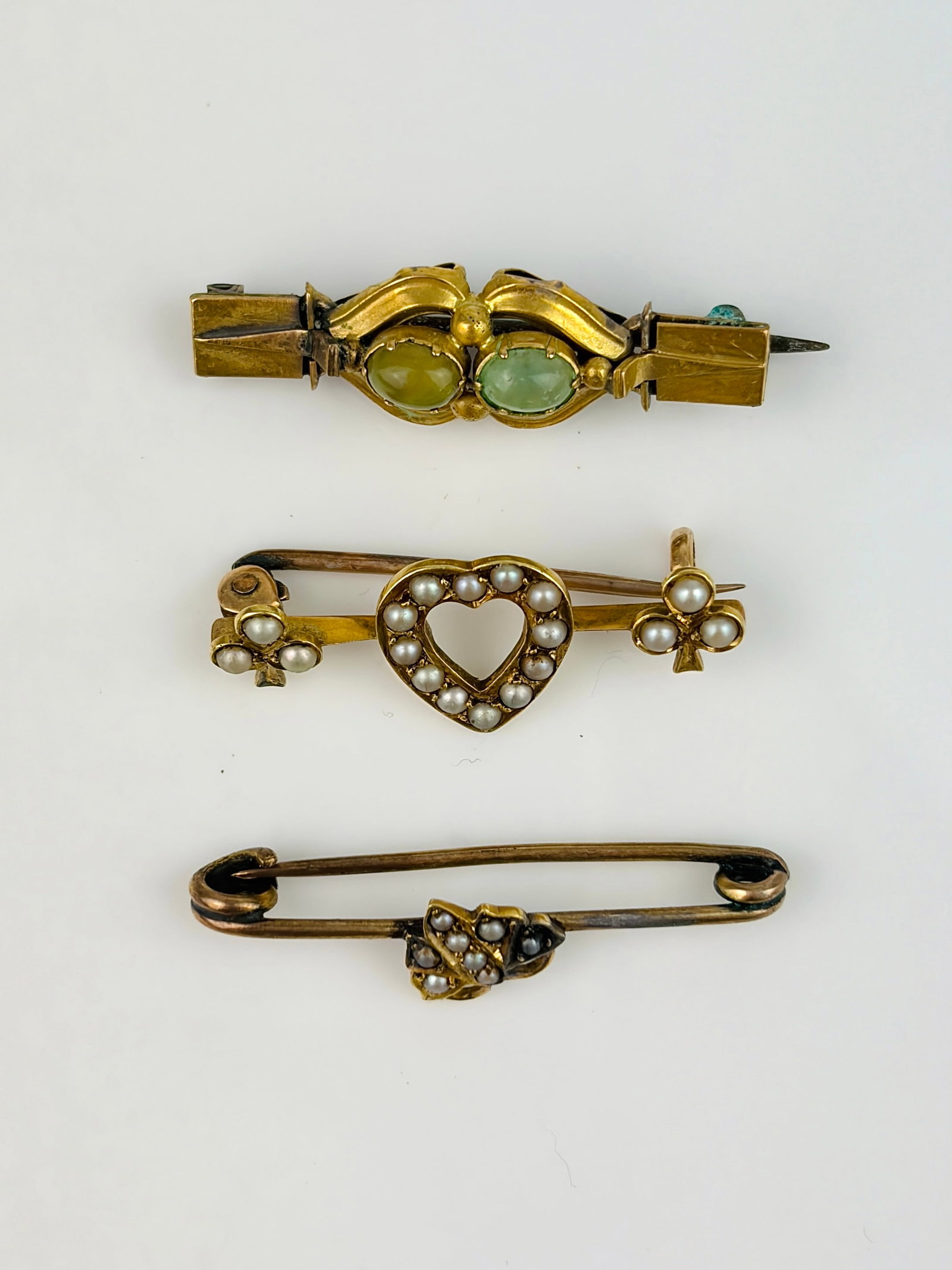 MIXED LOT 3X BROOCHES: MIXED LOT 3X BROOCHES 6.93g