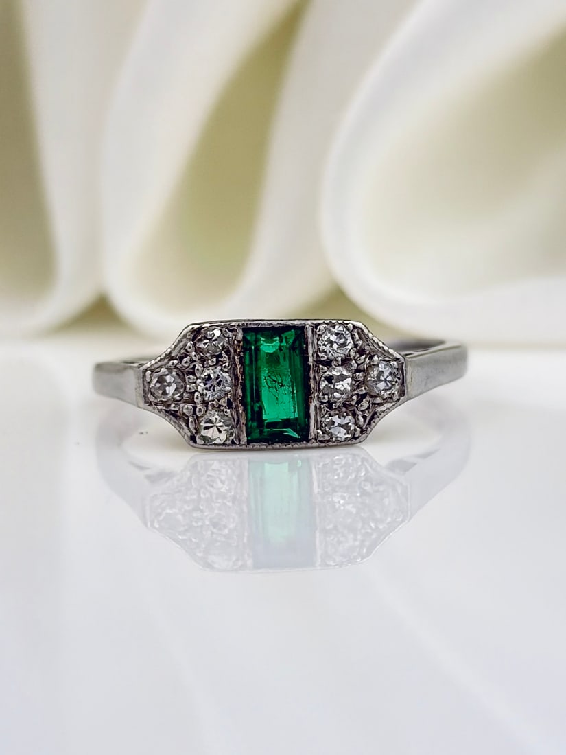 ANTIQUE ART DECO PLATINUM EMERALD AND DIAMOND RING: ANTIQUE ART DECO PLATINUM EMERALD AND DIAMOND RING Breathtaking baguette cut emerald set in platinum, accented with sparkling diamonds!
