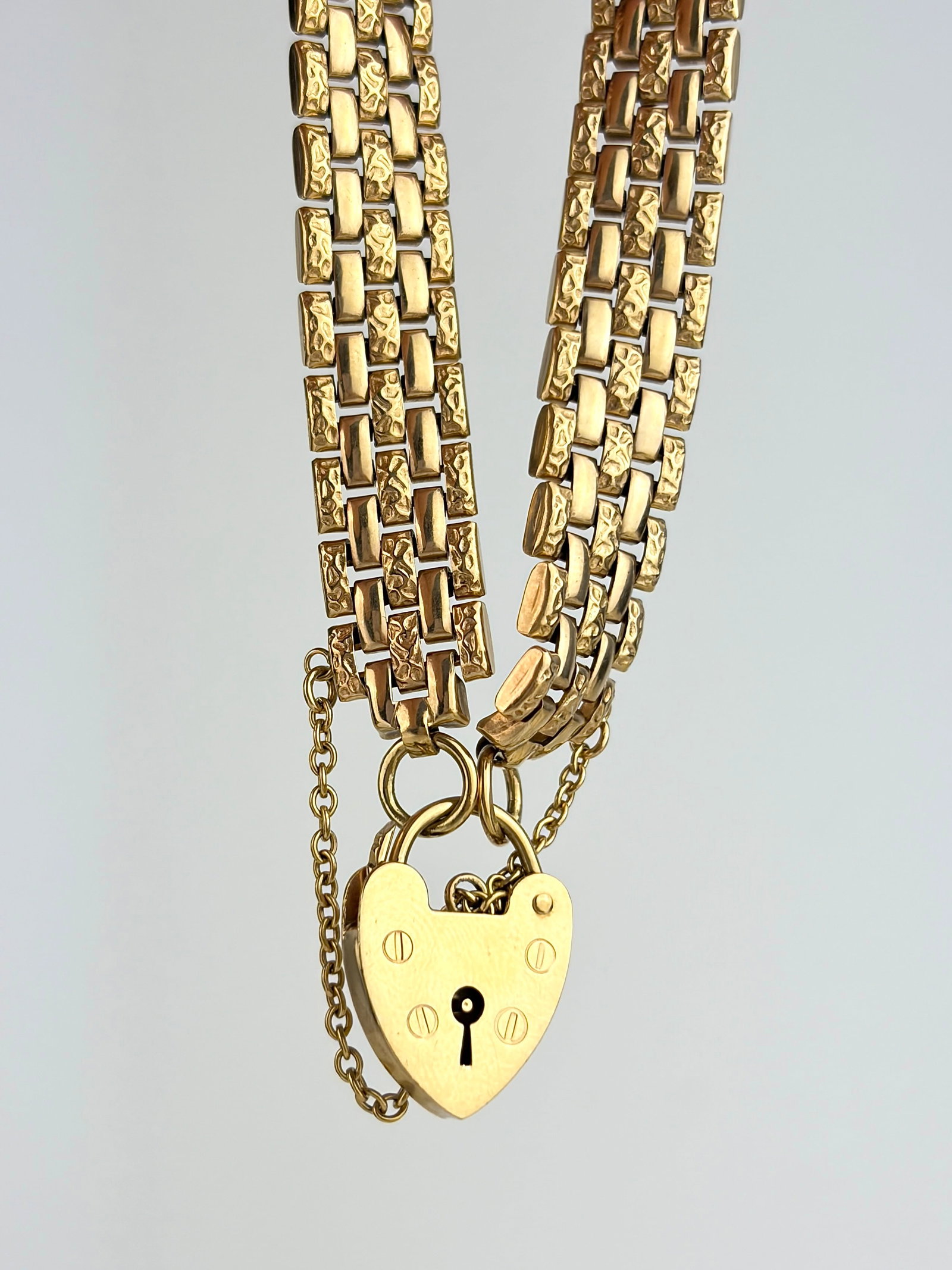 Vintage 9ct Yellow Gold Textured Gate Bracelet with Heart Padlock (1 of 9)