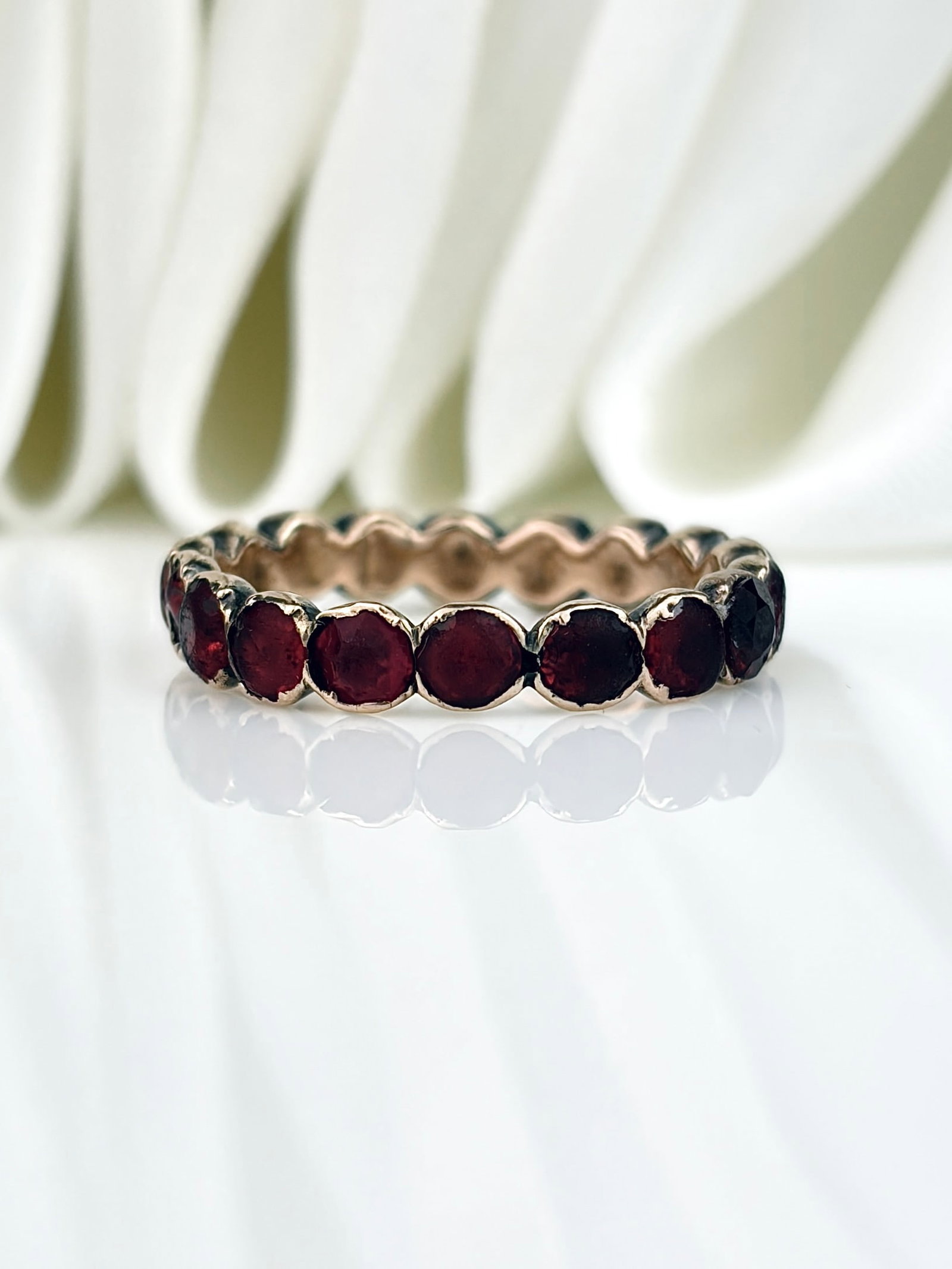 ANTIQUE GEORGIAN RED PASTE FULL ETERNITY RING IN GOLD (1 of 9)
