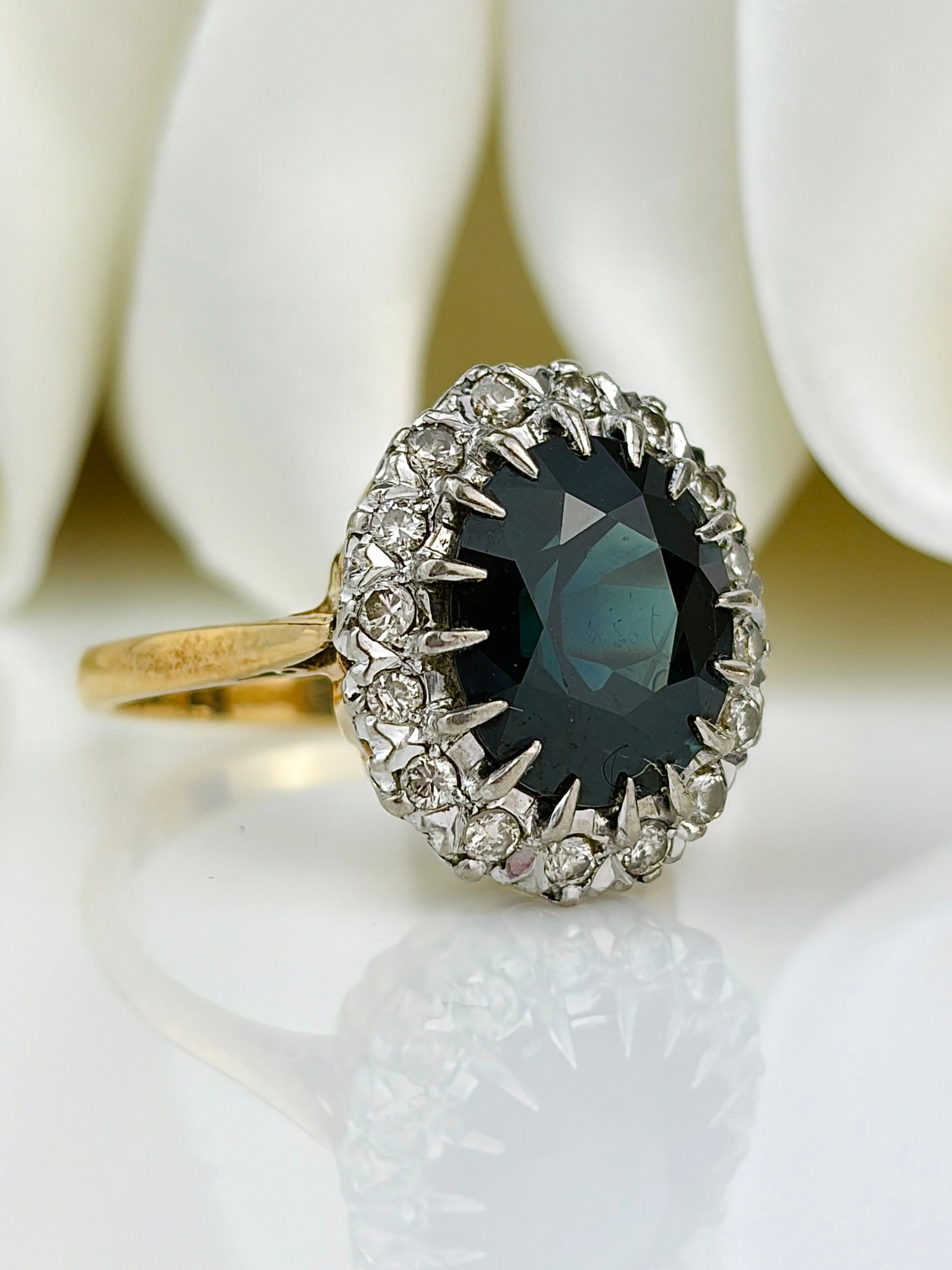 Vintage 18ct yellow gold green tourmaline and diamond cluster ring: Vintage 18ct yellow gold green tourmaline and diamond cluster ring Wonderful dark green tourmaline stone that in the right light flashes bright! Weight: 6.38g Size: UK N1/2, US 7.25, Face of ring